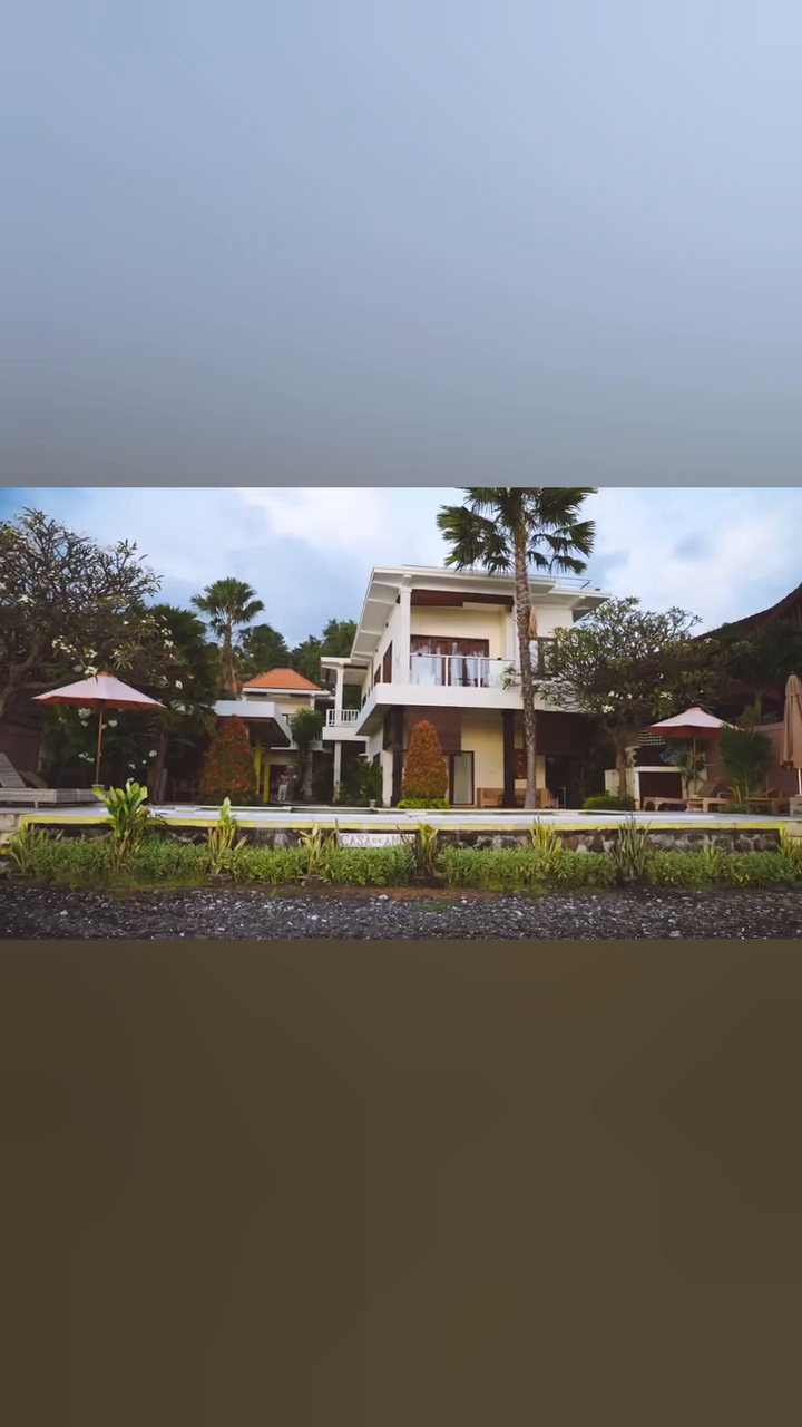 🤔Where’s your happy place?

🇮🇩“나의 행복한 곳은 발리! 
🌞태양 아래 피하는 파도 소리와 자유로운 바람 속에서. 
이곳에서 느꼈던 행복한 순간들🌴✨

#발리의매력 #행복의장소 #여행영상
#happy #happyplace #행복 #행복스타그램 
#발리 #발리여행 #발리한달살기