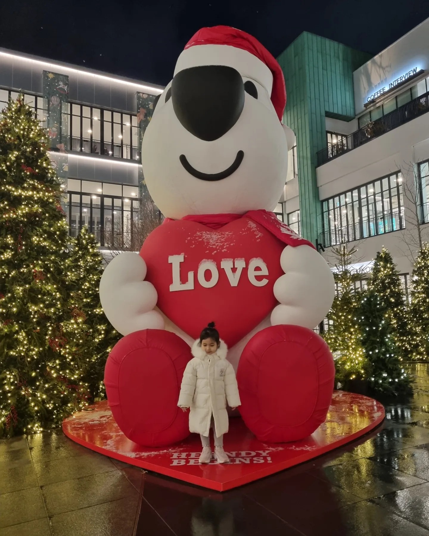 남편옷 쇼핑하러 대전현아방문
크리스마스트리 넘 예뻐
추워도 찍을건 찍어야지
#대전현대프리미엄아울렛 
#크리스마스트리맛집