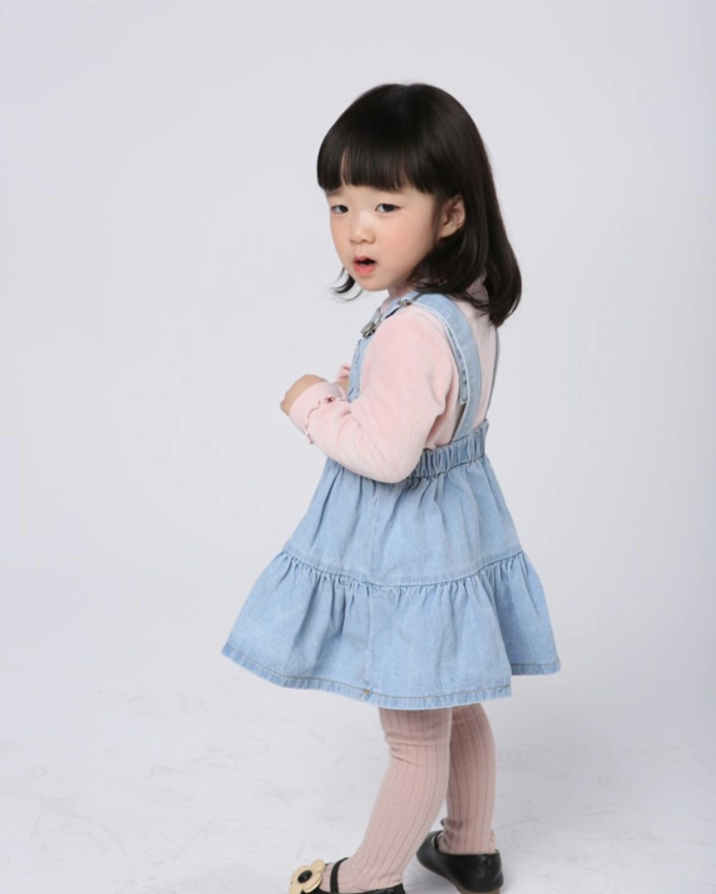 _
_
◡̈ 플로르 정식소속 유아모델_ღ
◡̈ 정소윤👧 𝗹 𝟴𝟲𝗰𝗺 𝗹 𝟭𝟭𝗸𝗴 𝗹 𝟭𝟬𝟬𝘀𝗶𝘇𝗲
 _ 협찬/촬영문의 : DM
 _ 소윤이 엄마가 관리하는 공간입니다
_
_