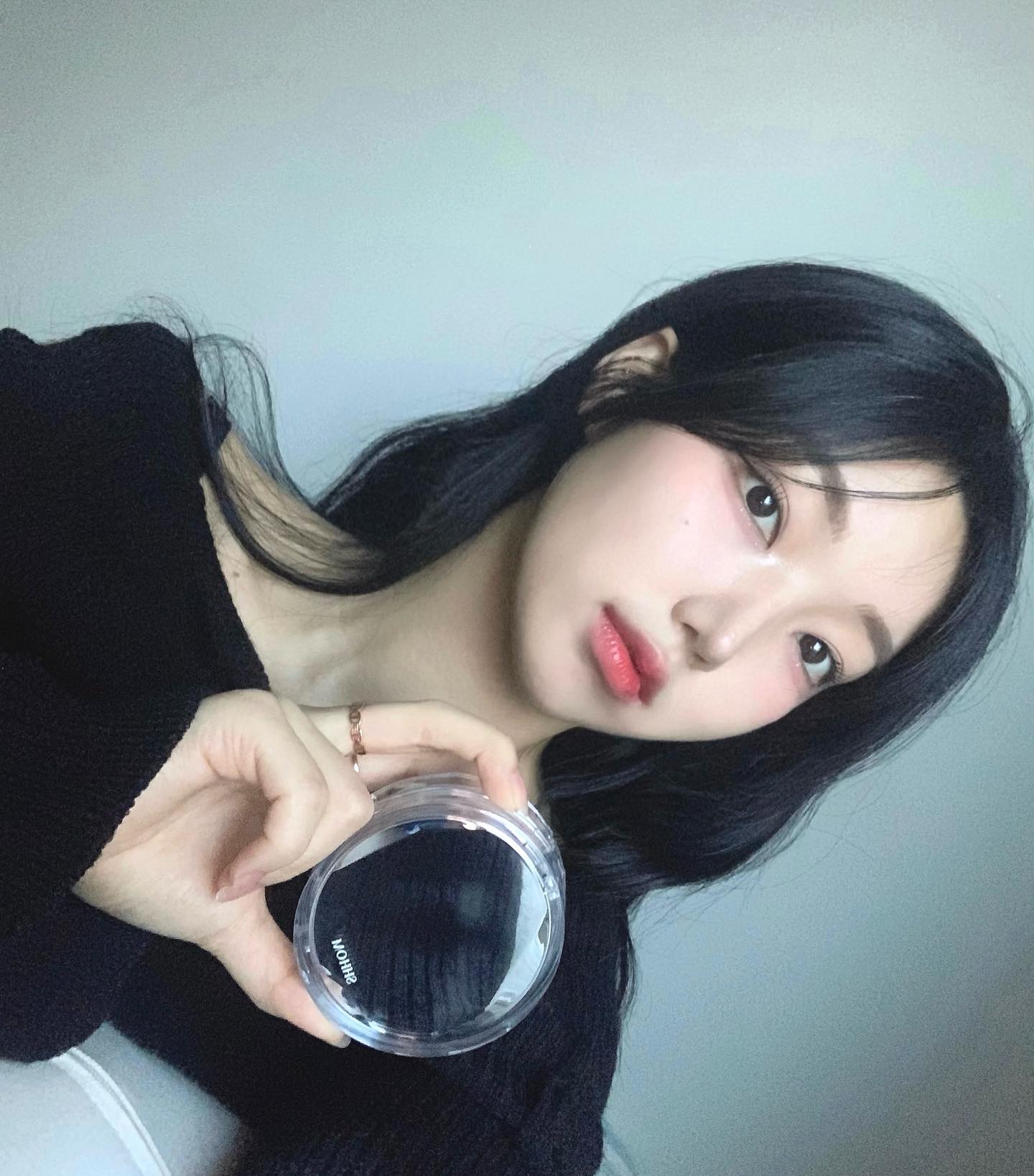 🖤🪞🖤

쿠션 유목민,, 드디어 정착하다🫧들뜸 없이 엄청 얇게 밀착되는데 지속력, 커버력 다 좋아서 드디어 쿠션 정착

#숌 #SHHOM #숌퍼펙트딥커버비건쿠션 #할인쿠폰지급