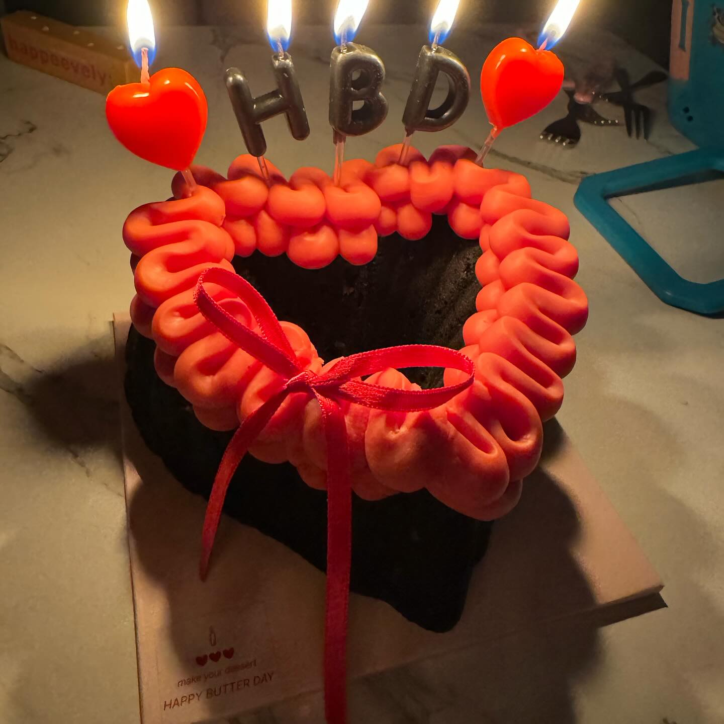 __5월 1일, 너의 생일을 10번째 챙기는 중🫶🏻

2014년에 너를 처음 만난 뒤로 10년째 너의 옆에서 챙겨주고 있는 중🙀

벌써, 31살과 30살이라니 뿌에엥
늙어가는 중이지만 더더욱 사랑이 커가는중

세상에서 누구보다 너의 생일을 격하게 축하하고 사랑해❤️

#생일 #5월 #1일 #생일축하해 #축하해 #31살 #ㅊㅋㅊㅋ #사랑해 #생일상 #상차림 #케이크 #파운드케이크 #맛집 #파운드 #미역국 #불고기 #잡채 #하트맛살 #밥집 #집밥 #집밥이선생