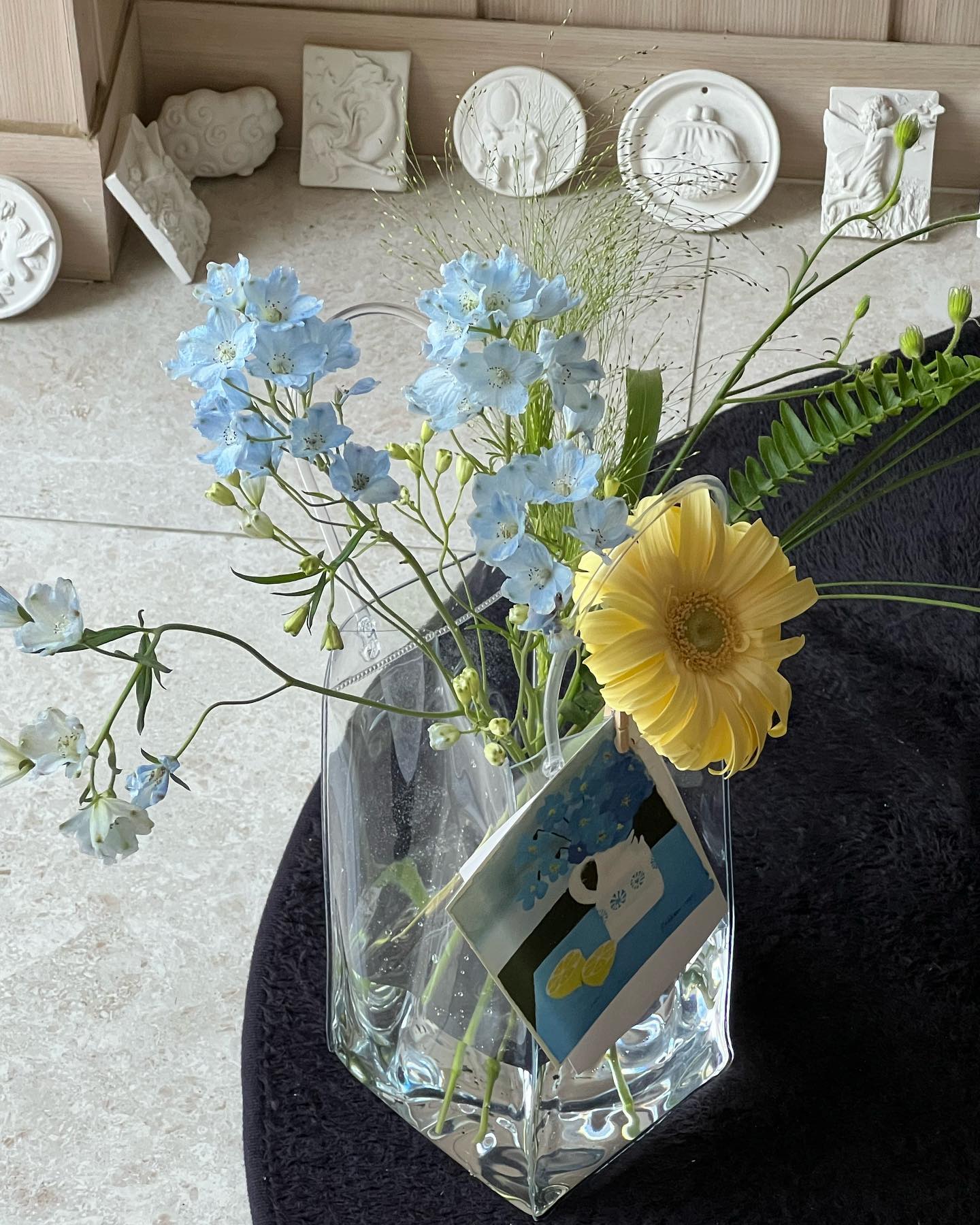 1. 사달라고 해야 사주는 꽃다발 ~ 💐
2. 골프모자랑 맞교환한 목걸이
3. 감자튀김이 제일 맛있었던 레스토랑
4. 작년 내 모습 따라하는 킹선국 : 눈 앞에서 편지쓰기
5. 올해 사진은 뭉치랑 함께🐶

변한 건 내가 아니고 킹선국^6^~
6주년 일기 끝 !