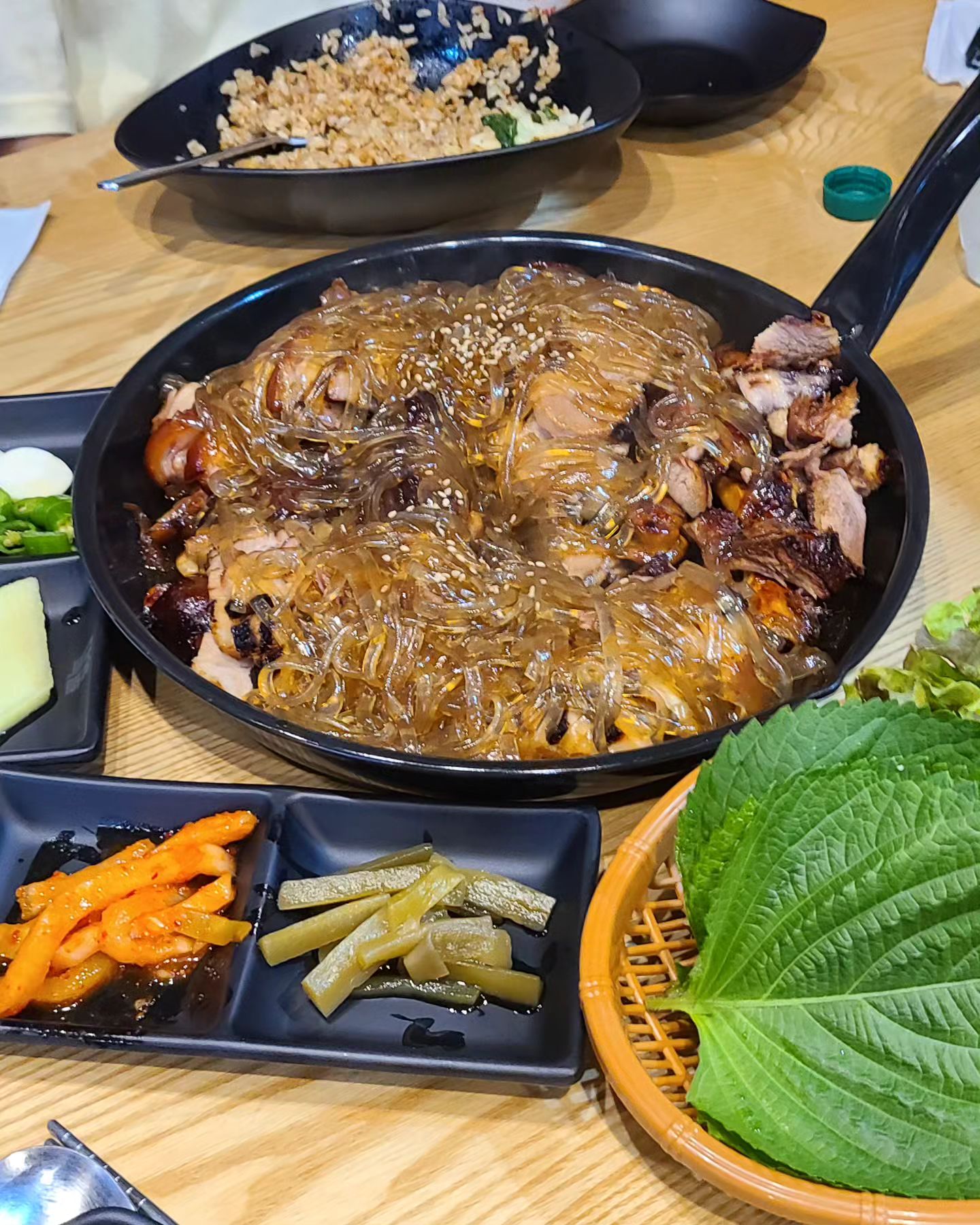 .

아니 내 월급에 왤케 관심이 많데..? 🙄

매번 배달만 시켜먹다가
홀에서 첨 먹어보는 #마왕족발 

#족발보쌈반반 #족밥맛집 #불금🔥