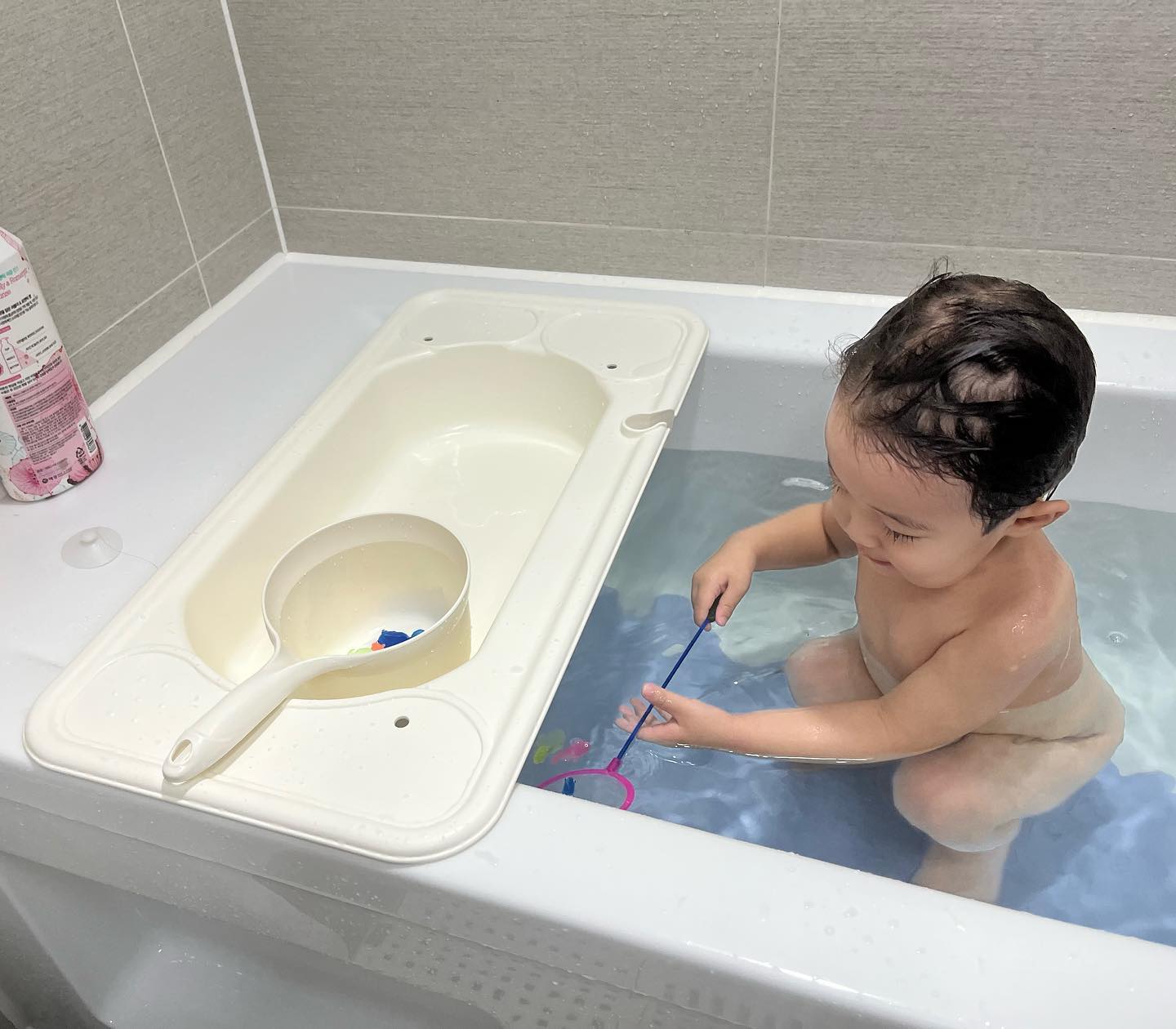 목욕시러하는 까니
물꼬기잡기놀이시작하고 욕조에 들어가고싶어한다아
목욕시러하는 아기들에게 강추🎈

#낚시하기 #목욕놀이 #목욕필수템 #이벤트참여