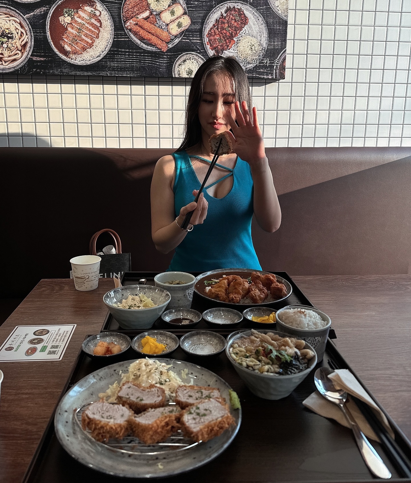 (광고)유미카츠 부산사직점
사직에서 ⚾️야구보고 돈맥 어때요⁉️
사직역 근처 새로 생긴 돈까스 맛집이에요
🥩토마호크카츠 먹고싶었는데 이건 품절이었어요
유미히레카츠라고 안심돈까스 시키고
미니우동도 추가로 시켰어요
🌶️매운치킨카레카츠시키고
🍺맥주도 시켰는데
한맥이더라구요
주문즉시 만들어서 맛있었어요!
은근 돈까스집에서 🍗치킨이 맛있어서 놀랬네요
포장이나 배달도하고
혼밥하기에도 좋은곳이에요
체인점도 꽤 많더라구요
🪑아기의자있어요
📆매주 월요일 휴무
⏰화수목금토일 오전11시-오후9시
(라스트오더8시 30분)
(브레이크타임3-5시)
📍 부산 동래구 사직북로 36
(사직동 25-28)
#동래 #사직 #사직동 #사직맛집 #사직야구장 #사직돈카츠 #사직야구장맛집 #사직동돈카츠 #사직구장맛집 #사직구장돈카츠 #사직구장맛집추천 #사직구장돈까스 #사직돈까스 #사직구장돈가스 #사직돈가스 #부산아이와함께가볼만한곳 #사직가족모임 #사직모임장소 #사직키즈동반 #사직아이동반 #사직아이가먹을수있는음식 #사직아이가좋아하는음식점 #사직가족식사 #사직유아동반 #사직유아동반맛집 #사직아이맛집 #사직아기맛집 #사직키즈맛집 #사직동맛집 #사직맛집