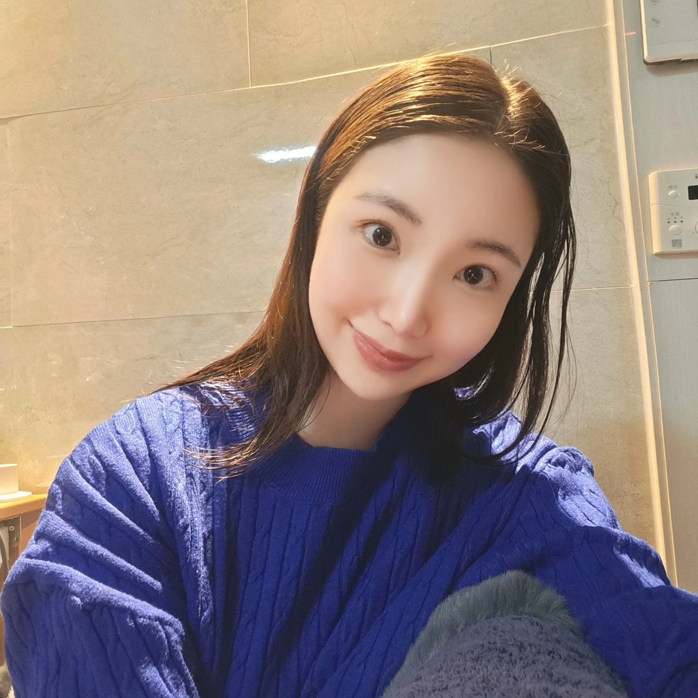 귀국하자마자 gonggan__official 에서 관리받기❤️
오늘은 <물방울 리프팅> 관리를 받았는데,
각질 필링, 수분 충전, 보습까지 완벽한 코스였다❤️

특히 삿포로에 눈이 너무 많아서 반사된 자외선으로 피부가 많이 거칠어졌는데, 오늘 관리받고 다음주도 관리받아서 다시 복구해야겠다!!❤️❤️
.
.
#에스테틱공간 #공간에스테틱 #공간러 #공간서포터즈 #강남역피부관리 #강남역에스테틱