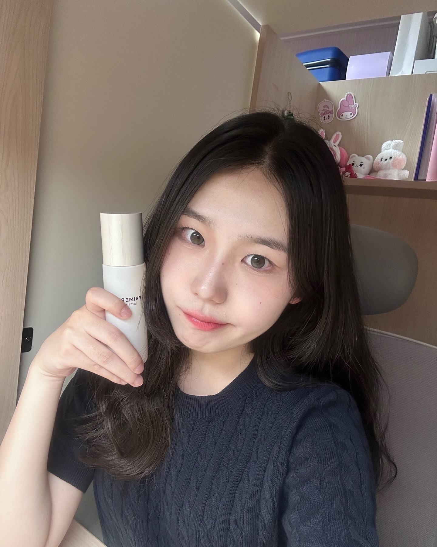 💖 바닐라코 프라임 프라이머 선 베이스 + 프라임 프라이머 세팅 픽서

오늘은 여름철 메이크업 무너질 걱정 없는 바닐라코의 조합 꿀템 2개를 가져왔습니당✨
🩵선크림 바르고, 베이스 덧바르는 귀찮은 메이크업 대신 선 베이스 하나로 매끈 피부 완성-!
🤍여름철 강력 스웨트 프루프 효과를 가진 세팅 픽서로 메이크업 고정-! 
선 베이스로 밀착 ➕ 세팅 픽서로 마무리 🌟
선 베이스는 넘 촉촉한데 얼굴에 착 밀착되서 좋고, 픽서는 진짜 제가 몇 통째 사용하고 있는 애착템입니당🫶🏻 

-
#AD #제품제공 #바닐라코 #프라임프라이머 #선베이스 #세팅픽서 #베이스 #픽서