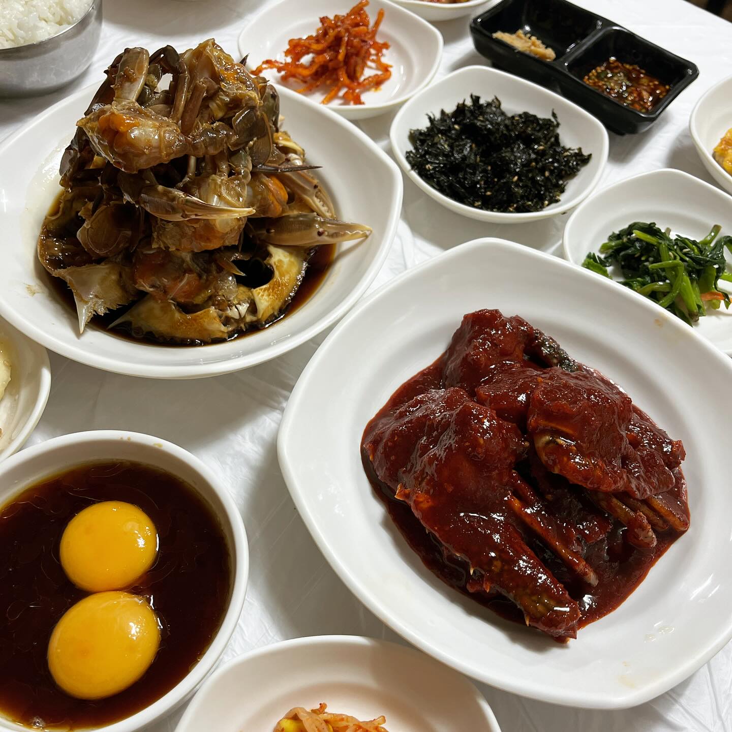 #첫줄
게장이 너무 먹고 싶어 찾아보다가 
알게된 광주 신안동 맛집인대요 
가격도 저렴해서 가성비도 좋고 
혼밥하기도 좋겠더라구요 
반찬도 종류도 다양하고 
게장이 비리지도 않고 양도 많아서 넘 좋았어요 
오랜만에 게장 맛집 찾아서 좋네요
.
.
.
.
.
.
#광주신안동맛집 
#두꺼비게장백반 
#게장백반
#광주맛집
#먹스타맞팔
#먹스타그램
#맛집투어 
#일상소통