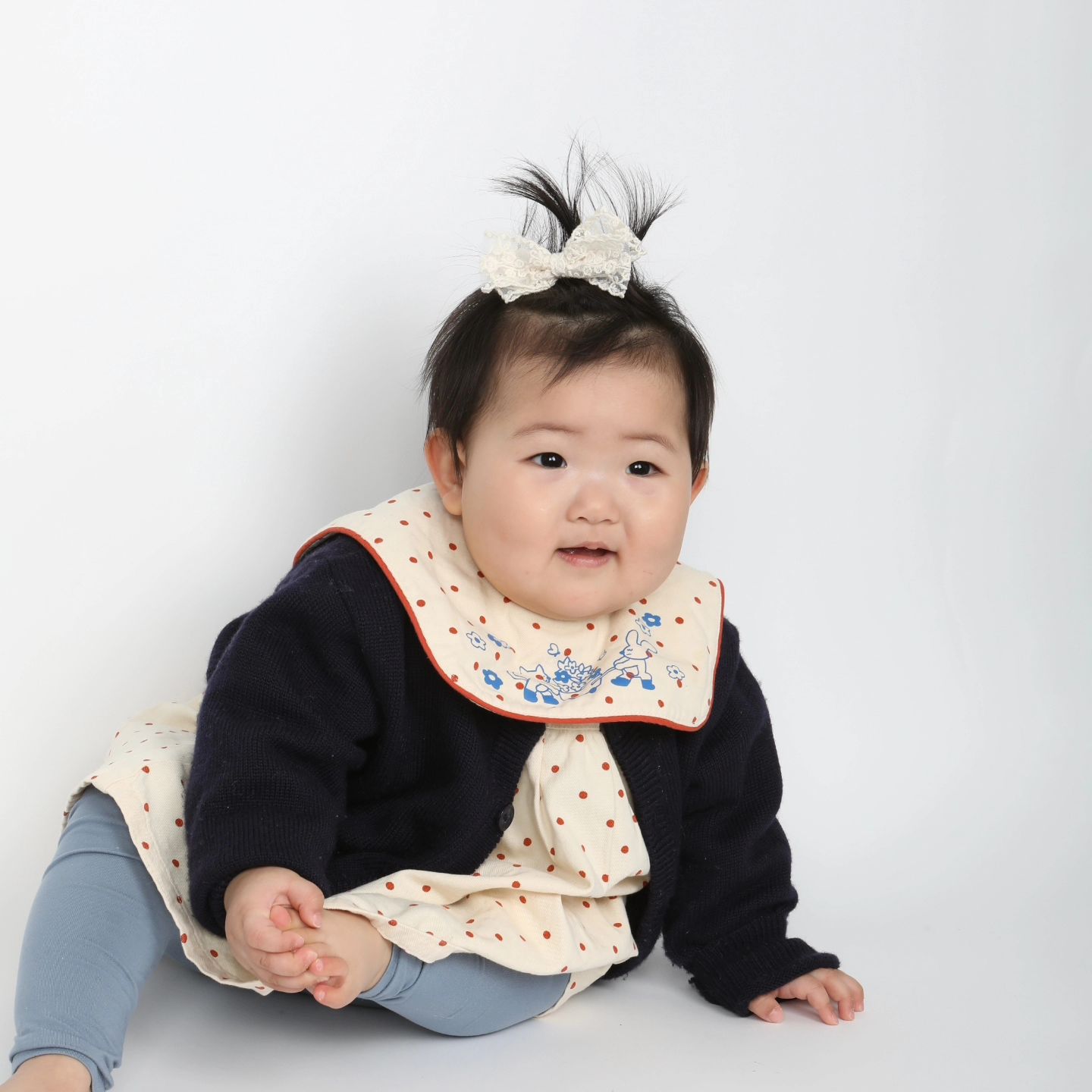 이모가 열심히 찍어준 사진보다
웃긴 사진이 더 마음에 드는 엄마😹

두번째 사진이 젤 웃기고 귀여움 ㅋㅋㅋㅋㅋ

studio_heyhey
