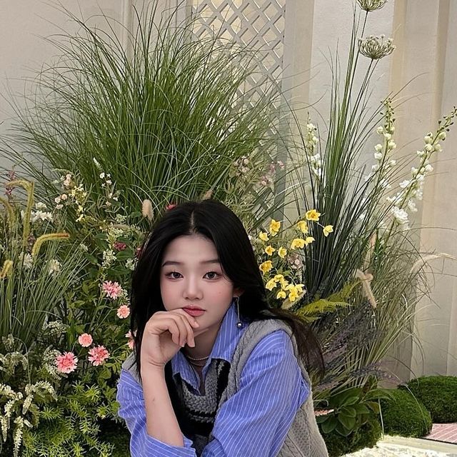 전소영 on Instagram: "#광고 ㄲ ㅑ 오랜만입니다 요즘 날씨 너무 추워졌어요.. 따듯하게 다니세요😭🤙 하지만 추워도 겨울 코디 필수탬 레그워머 포기할 수 없죠.. 여리여리함 한 스푼이랄까