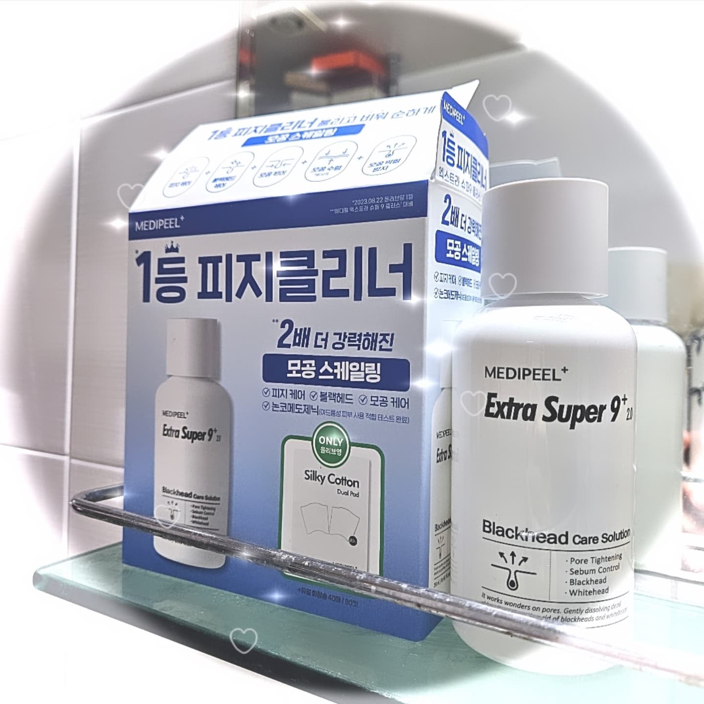 (협찬)[메디필 엑스트라 슈퍼9 플러스 2.0]
원조 피지클리너에서 업그레이드되어 플러스 2.0이 나왔어요!👏

EWG 그린등급의 트로메타민 성분 함유로 강력해진 노폐물 케어가 가능하고,
메디필만의 독자성분 슈퍼 9 콤플렉스가 모공 속 노폐물, 피지를 한 번에 케어 가능하다고 해요

기존 제품 대비 2배 이상 모공 속 피지가 개선된다길래 직접 써봤는데
자극 없이 순하게 피지 케어 가능하더라구요!
(사용 후 피부가 빨간 건 노폐물 제거하겠다고 제가 면봉으로 문대서 그런겁니다! 다들 오해🙅‍♀️
이탈리아 비건 인증, 독일 더마테스트 완료, 피부자극 테스트 완료, 피부 진정 보호 특허 함유된 제품이니 모공속 피지로 고통받아서 매번 코팩하시는 분들은 한번쯤 써보시길 추천해요!

올리브영에서 12/1~12/7일까지 엑스트라 슈퍼9 플러스 2.0 할인행사 진행한다니까 좋은 가격에 겟하세용!
 24,900원 → 13,410원(46% 할인적용가)