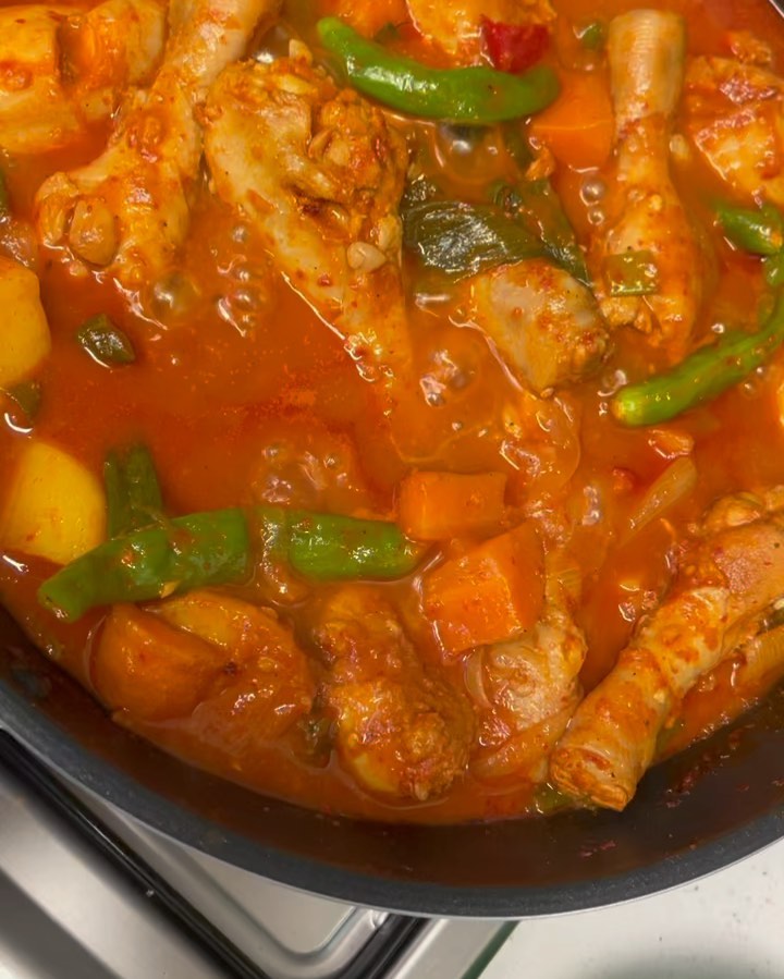 이번주 닭다리로 두번 식폭행
엄마테 닭요리 배우고  복습함
당분간 닭요리 금지당함
아직 닭다리5개 남음
메뉴구상중

#식폭행