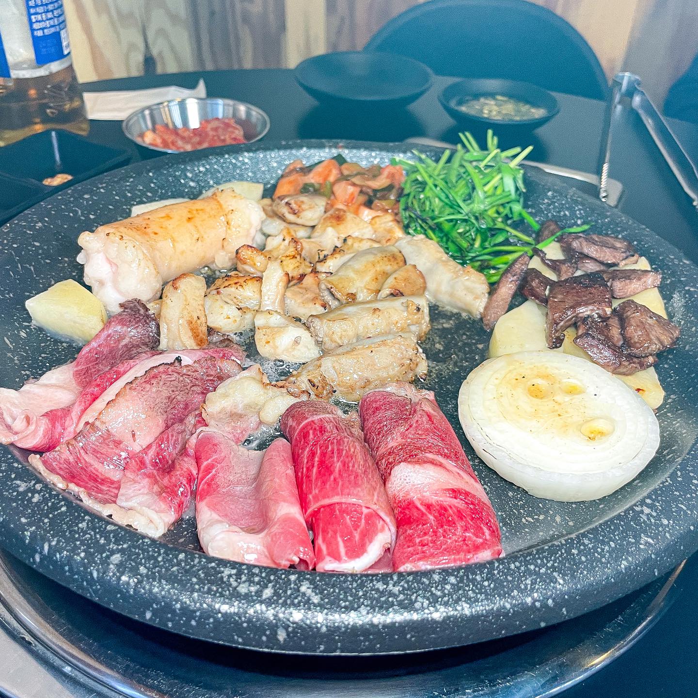 #서래왕차돌창동점 #서래왕차돌
-신창시장 가까이 위치

일단 너무 맛있고.. 신선한 곱이 살아있어서 넘 좋았다. 신선하니까 씹는맛이 있었달까? 차돌박이도 육즙이 흘러나오는게 넘 맛도리였음다.

#창동맛집 #녹천역맛집 #창동고기집 #창동고깃집 #창동곱창 #도봉구맛집 #쌍문역맛집 #수유역맛집 #창동역맛집