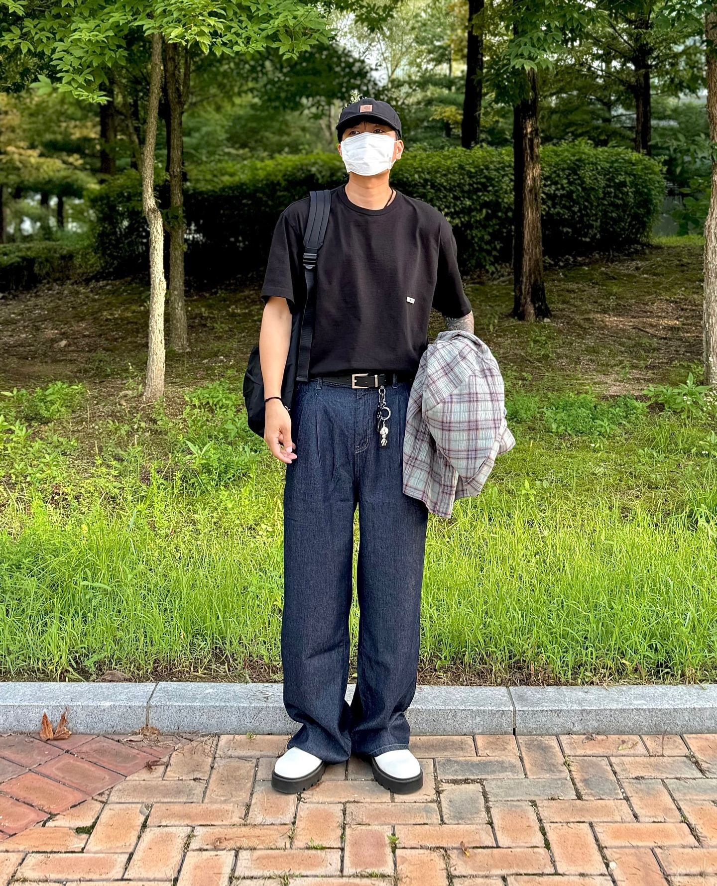 #협찬 #필로그램 #린넨팬츠 #데님팬츠 

philogram_official philogram_magazine 

필로그램의 슈퍼스타 와이드 린넨 데님 팬츠 입니다.😁

여름에 입기 좋은 린넨 소재로 일반 데님 팬츠보다
훨씬 얇고 가벼워서 쾌적하게 입을 수 있어요.👍

사이즈 폭도 넓어서 여성분들도 착용 가능!👏

#린넨바지 #여름데님 #여름청바지 #여름바지 
#여름바지추천 #데님팬츠코디 #데님팬츠추천