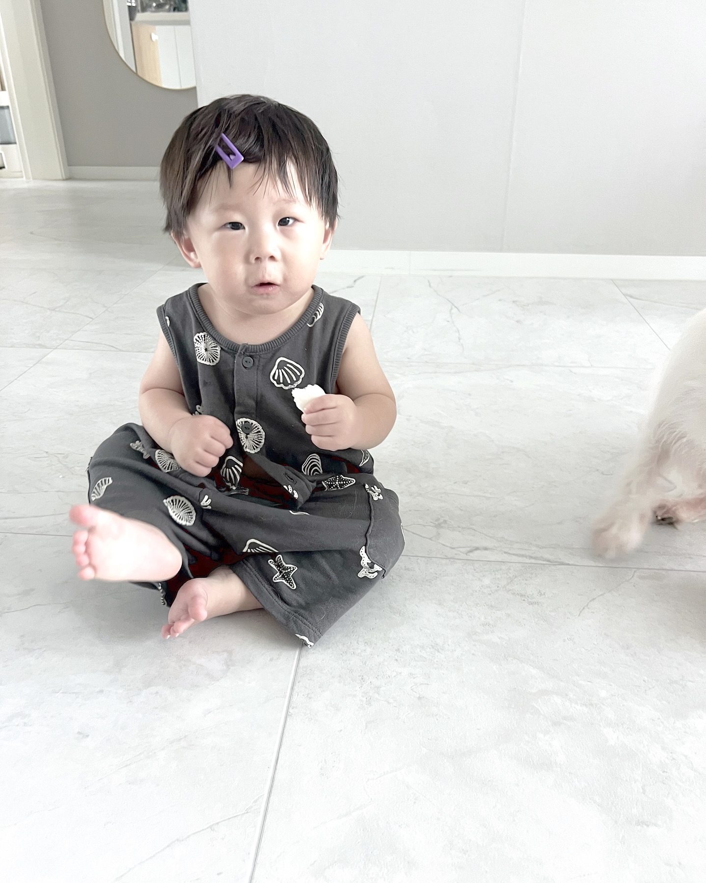 코로나 검사를 하지 않아 긴가민가 코로나투병 우주👶🏻🖤
오늘은 기관지패치까지 붙이고
전 살면서 처음으로 중이염을 겪네요...🦖

귀가 불타올라요...
키트 쿠팡으로 시켜서 낼 해볼건데 두근하네요.
물놀이 계획도 누나 병원투어도 수업도 
서점방문도 다 취소..! 나랑 우주 아파 연차낸 영감은
본인이 앓아누웠다고 합니다...

#코로나조심 #코로나 #코감기 #감기투병 
#돌아기일상 #돌아기 #아프지마아가