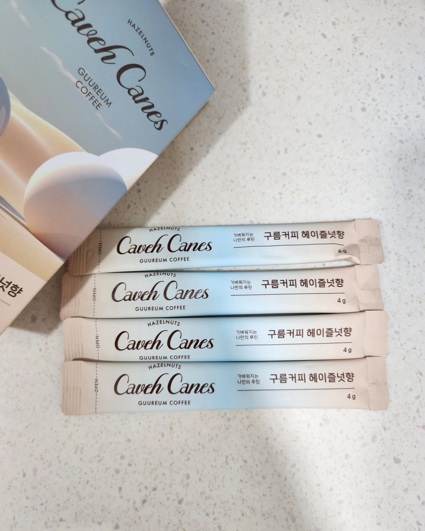 #광고 몸이가벼워지는#구름커피헤이즐넛향

✔️저칼로리, 저카페인, 제로슈가
✔️찬물에도잘녹는고운입자
✔️프리미엄이과수커피원두

5가지효소, 5가지비타민,9가지필수아미노산이
기초영양을공급해주면서 향긋한헤이즐럿향은덤!

#케비케니스구름커피#다이어트효소커피#케비케니스#다이어트커피#효소커피#케비케니스구름커피헤이즐럿#변비탈출#저카페인커피#노슈가커피#하이엔드커피#운동커피#cavehcanes#건강한다이어트