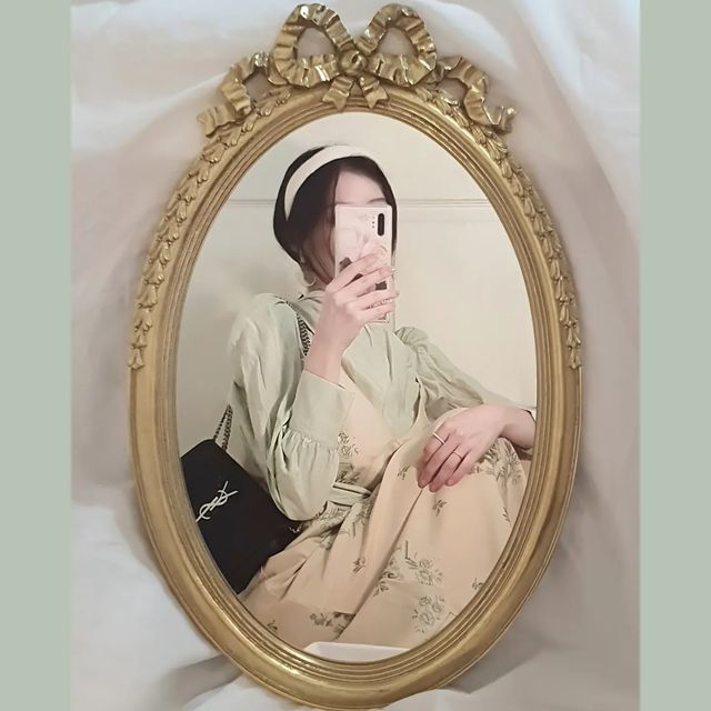 𝒯𝒾𝒹𝒹𝓎🪞거울 주인장🪞 on Instagram: "23.03.01 #티디룩 💚벌써 3월이네요! 오늘은 봄 맞이 꼬까옷들로 코디를 했어요 :) 블라우스랑 뷔스티에 원피스가 세트처럼 잘 어울려서 너무 마