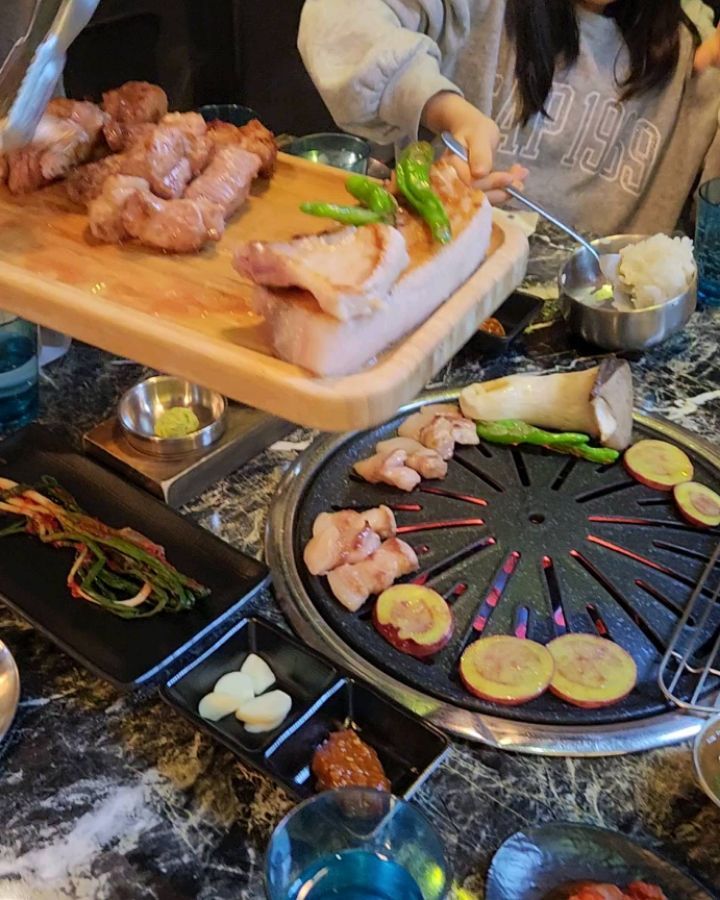 동네에서 제주도의 향기를 느꼈다
제주미목 식당 베스트 B 세트로 저녁뿌시기
삼굡살이 너무 쫄깃하고 맛있어 ❤️
- 
#제주미목식당 #삼겹살맛집 #은평구삼겹살맛집
#가족외식 #저녁외식 #동네맛집
#연신내맛집