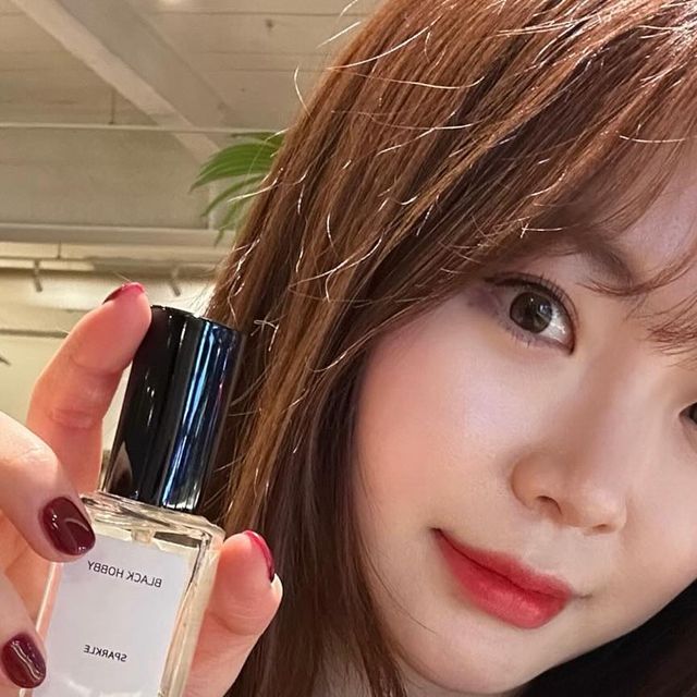박진영 on Instagram: "#협찬 @blackhobby_official 🌟블랙하비 스파클🌟 스파클 향은 비유하자면 햇빛 아래에서 말린 뽀송한 빨래향이에요 블랙하비는 어두운 (Black) + 취미 (Hobby) 라는