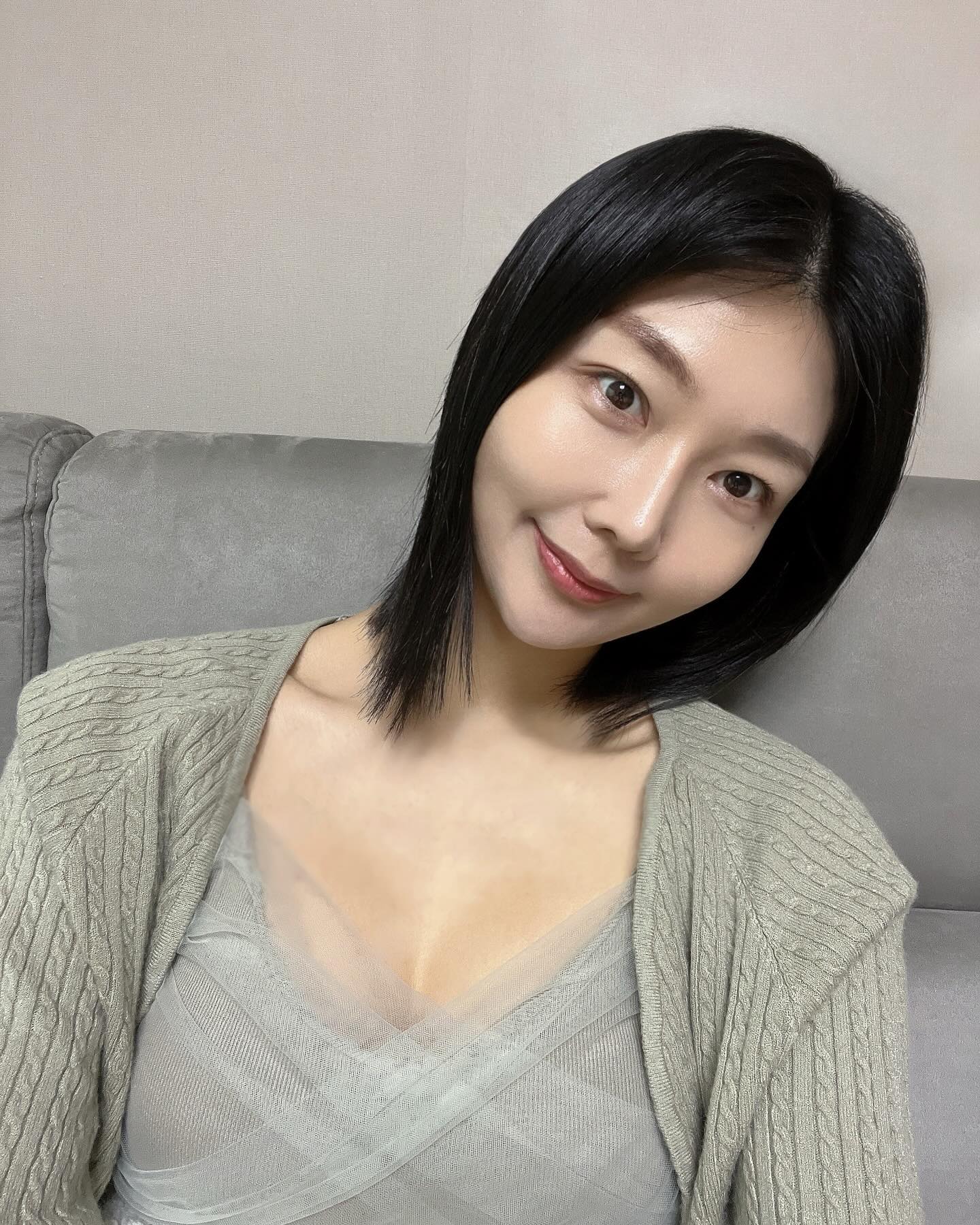 너무 좋아하는 5월 🌿💚
더 행복하세요!

#패션모델 #셀피 #책 #좋은글귀 #골프 #단발 #kmodel #mood #selfie #may #fashion #good