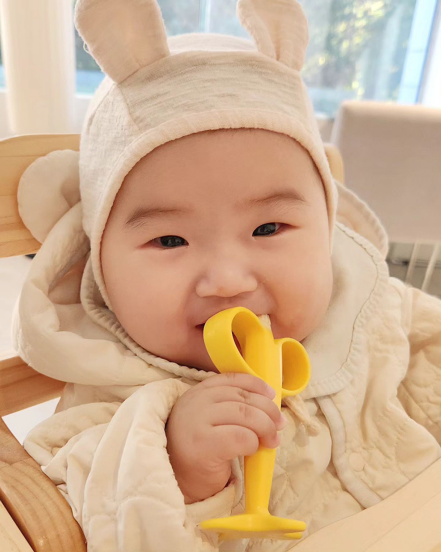 #데이트 
예쁜 내 둘찌랑 함께 한 일상 ❤︎

아기의자에 앉아 있으니
제법 큰 티가 나네 🥹