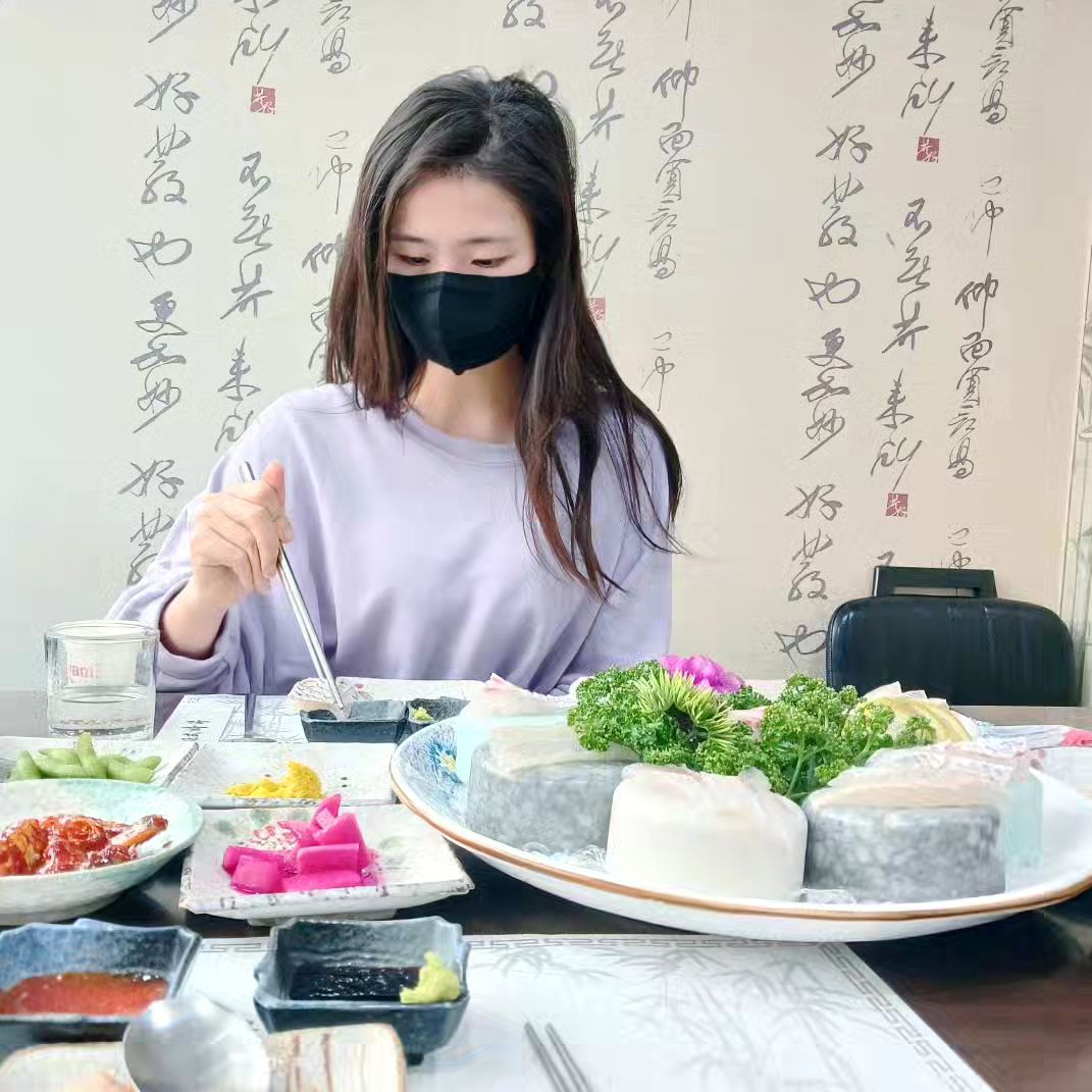 #알록달록아띠
머리 난리났넹😇
.
해산물 + 도다리 + 광어 + 우럭 + 참돔
#먹부림 배빵빵했던 날😍
역시 봄에는 도다리 먹어야해.
.
#일상 #daily