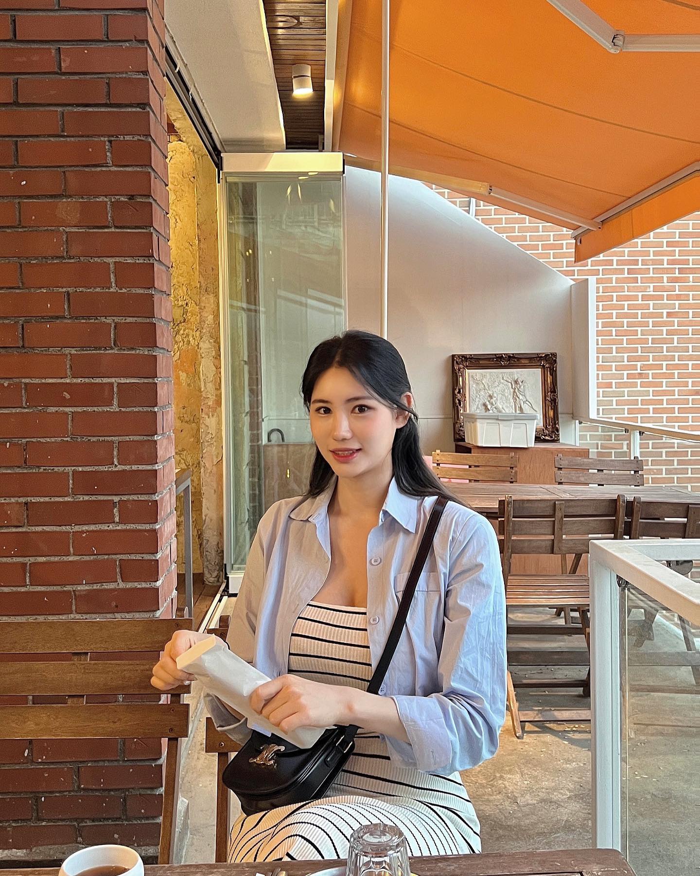 걸어 다니는 길마다 예쁜 것 투성이라 좋지요🌷🌸