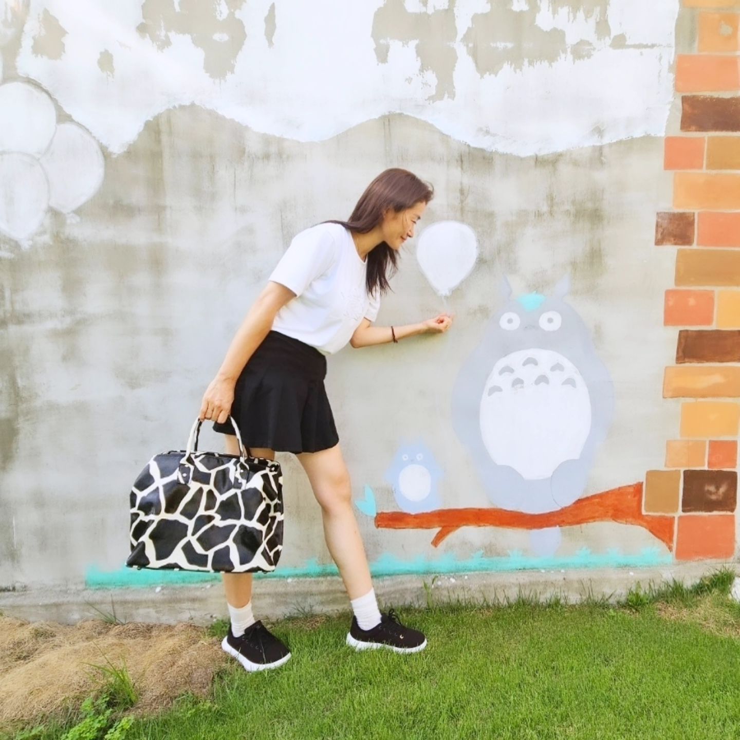 #유료광고

룰루랄라~
오랫만의 외출에 신난 1인😁✌️
편안한 👟신발 덕분에 하루종일 돌아 다녔는데도
다리가 1도 안아픈 사실🤭🤭

고밀도 아치 지지대와 부드러운 EVA힐이
발뒤꿈치부터 발끝까지! 부드럽게 잡아주고,
세탁이 가능한 유기농 울소재라
통기성도 좋아 #데일리슈즈 로 찜찜스😉👍

여기에 내 발에 딱 맞춰 잡아주는 프리월드만의
혁신적인 기술덕분에
건강하고 발이 편안함이 가득해질것같아
데일리 슈즈로 매일매일 신고 싶어~🤭🤭

9월말 홈쇼핑에서
더욱 더 업그레이드된 버전2(V2.) 제품이
출시될 예정이라고하니 많은 관심부탁드려요😉🙌

#프리월드 #컴포트플러스 #워킹화 #OOTD #오오티디 #여자코디 #데일리룩 #호주신발 #컴포트슈즈 #여자신발 #오운완 #산책 #데일리 #편한신발 #오뭐신