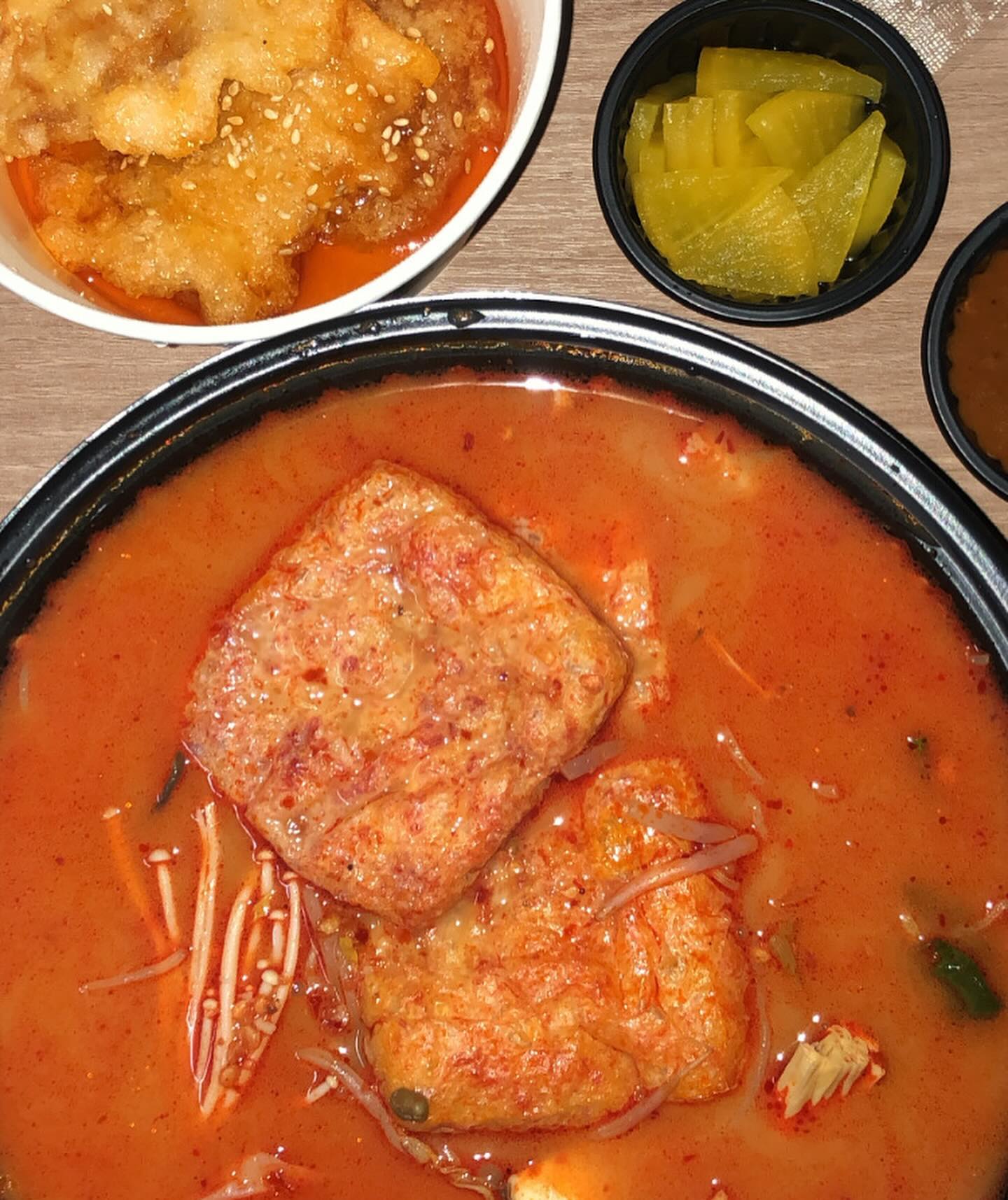 혹시 최애 마라탕집이 있으신가요? 

저는 마라벅스가 저의 최애 마라탕집이랍니다🫶 

국물부터 재료익힘정도 그리고 양과 서비스까지! 부족한 게 없는 마라탕집이에요🥵🥵❤️

무려 리뷰이벤트로 꿔바로우 3조각을 제공해준다는 사실.. 
그리고 배달시마다 매장방문시 사용할 수 있는 1000원 쿠폰도 제공해주신답니다🥹 

#마라탕 너무 땡긴다💦💦 

#마라탕맛집 #꿔바로우 #천안맛집 #배달맛집 #저메뉴 #저녁 #메뉴 #메뉴추천 #먹방 #먹 #먹스타 #먹방스타그램 #먹스타맞팔 #먹팔 #먹부림 #먹스타그램🍴 #먹스타그램촵촵 #맛집 #맛스타그램 #맛 #맛집스타그램 #맛있다 #맛스타 #fff #followforfollowback #followers #like #likesforlike #instalike