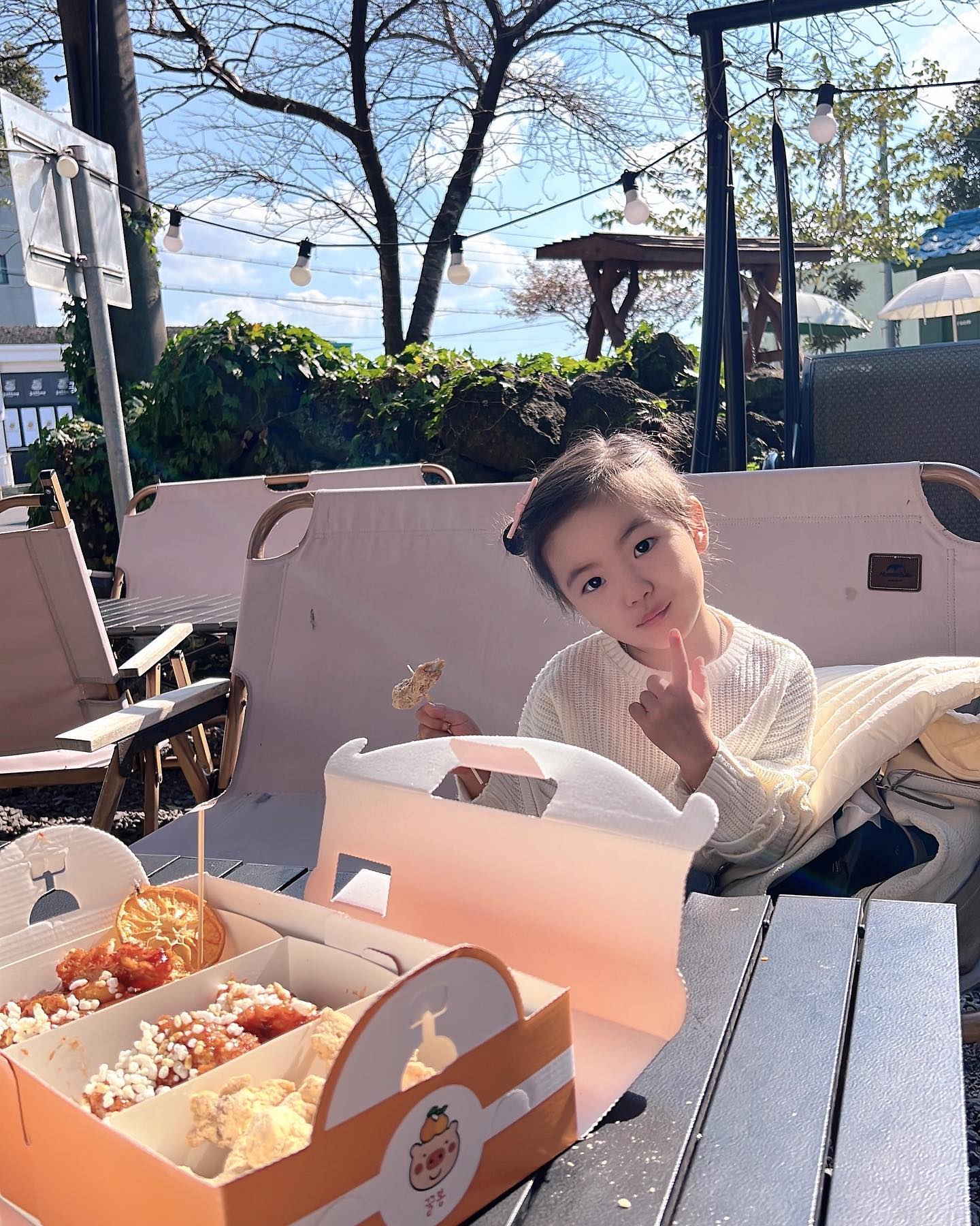 어린이집 가족소풍날.

엄마! 기분이 너무 좋아요 💝
행복해요! 라고 말해주는 막내딸👧🏻

#막내 #4살 #셋째 #딸