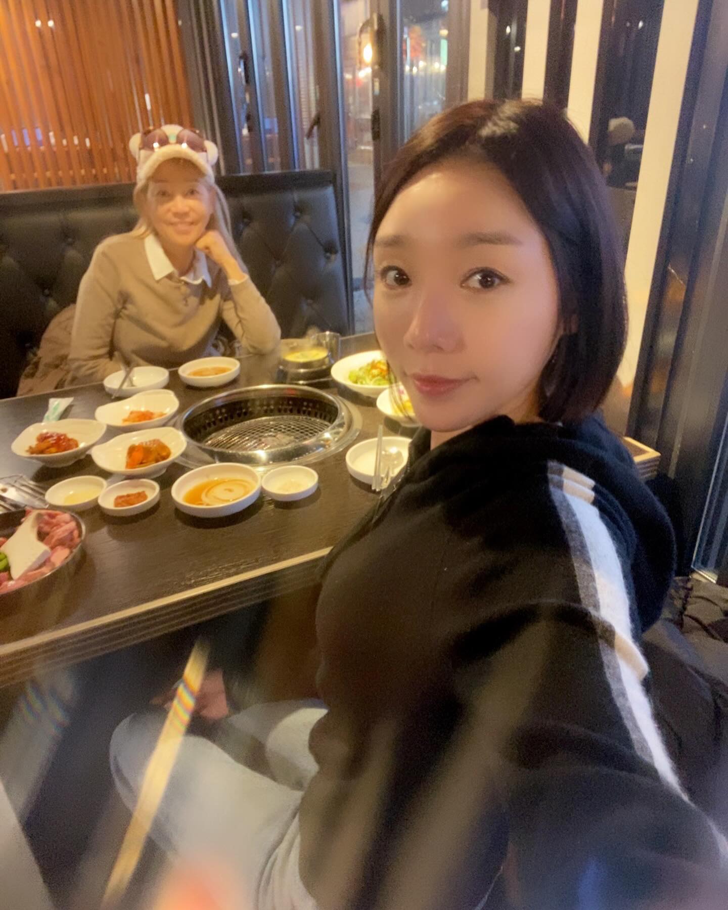 요즘도 매주 수요일은
마미데이❤️

엄마랑 데이트 잘하고
있답니다🥰

이날은
#논현동맛집
#신논현맛집
#옛날농장 에서
꼬기 먹방💕

함께하는 시간
넘나 소듕💜
