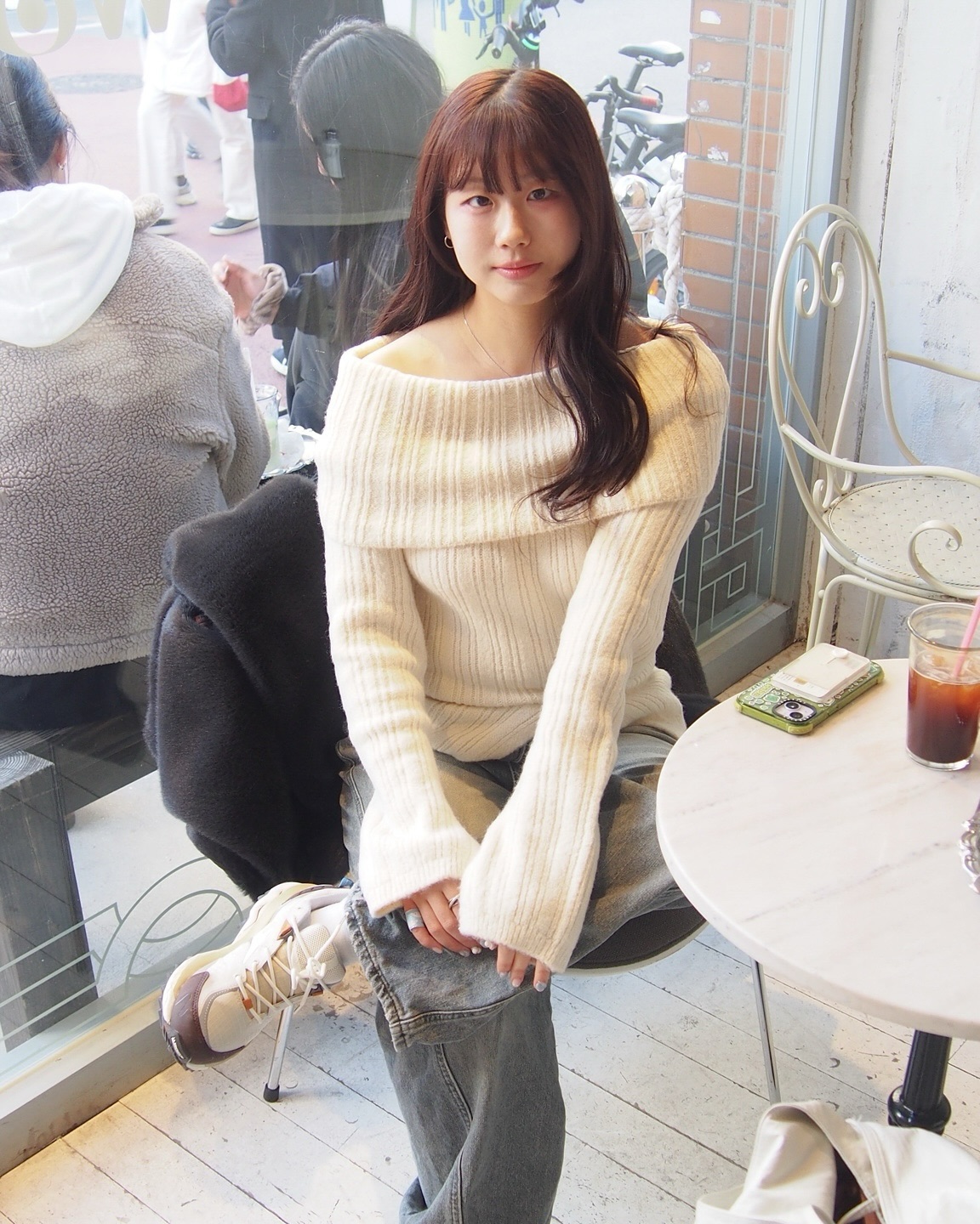 mizunokr 
미즈노와 함께한 커피타임 ☕️
일상복이랑도 잘 어울리는 찰떡같은 컬러배합 🤎
#광고 #제품제공 #미즈노 #신발 #WAVEMUJINTLGTX