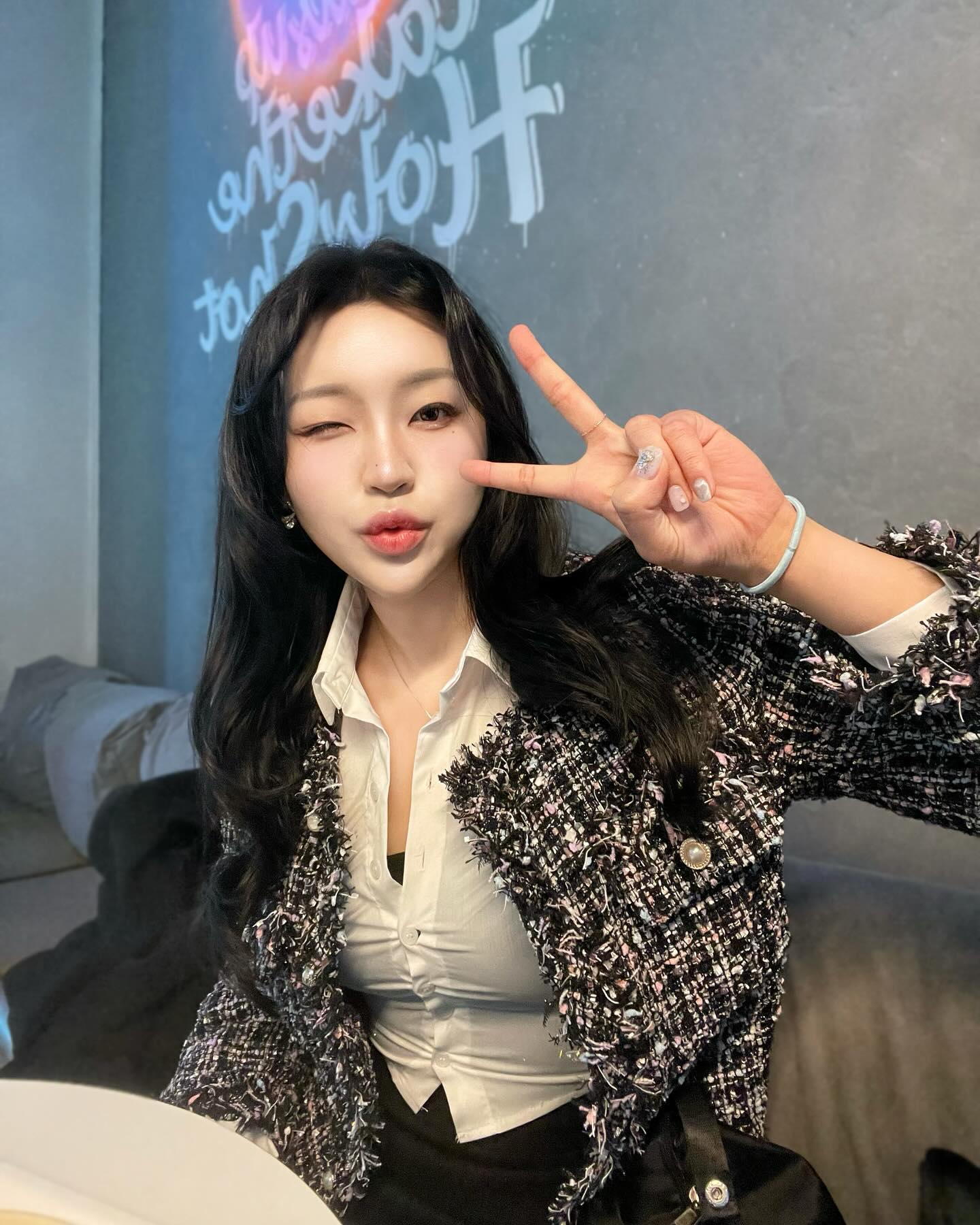 황수욘특 지인들이랑 술마시다 취하면
곧바로 도망💨

애인이랑 마시면 절대로 내집안가지😏
그나저나 #대통주 겁나 맛있어서 반잔먹다가
대통나게 혼남🤦🏼‍♀️
#주량어떻게늘려요