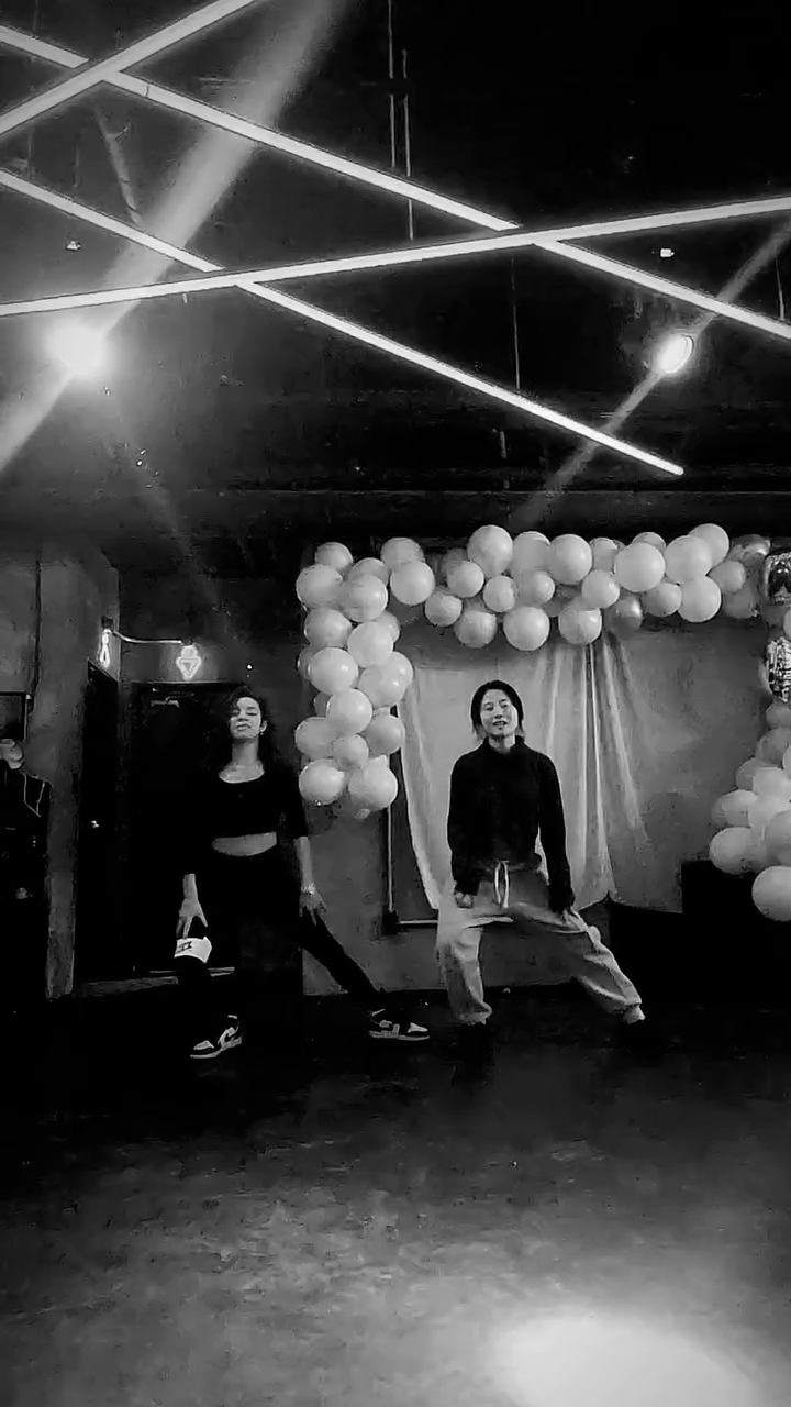 스트레스 해소 😌
#conaltura
#conalturachallenge #rosalia #rosalía
#일상을_더_특별하게! x__crew

special thanks to latinainseoul
docking.around moremo_official

#너의처음이우리의시작이야 #x크루원모집 #액티비티플랫폼 #xCREW #엑스크루 #엑스크루_댄스 #엑스크루_레게톤 #레게톤댄스 #레게톤  #홍대댄스 #댄스원데이클래스  #모레모 #moremo #핫브레이크 #핫브레이크땅콩카라멜 #직장인댄스