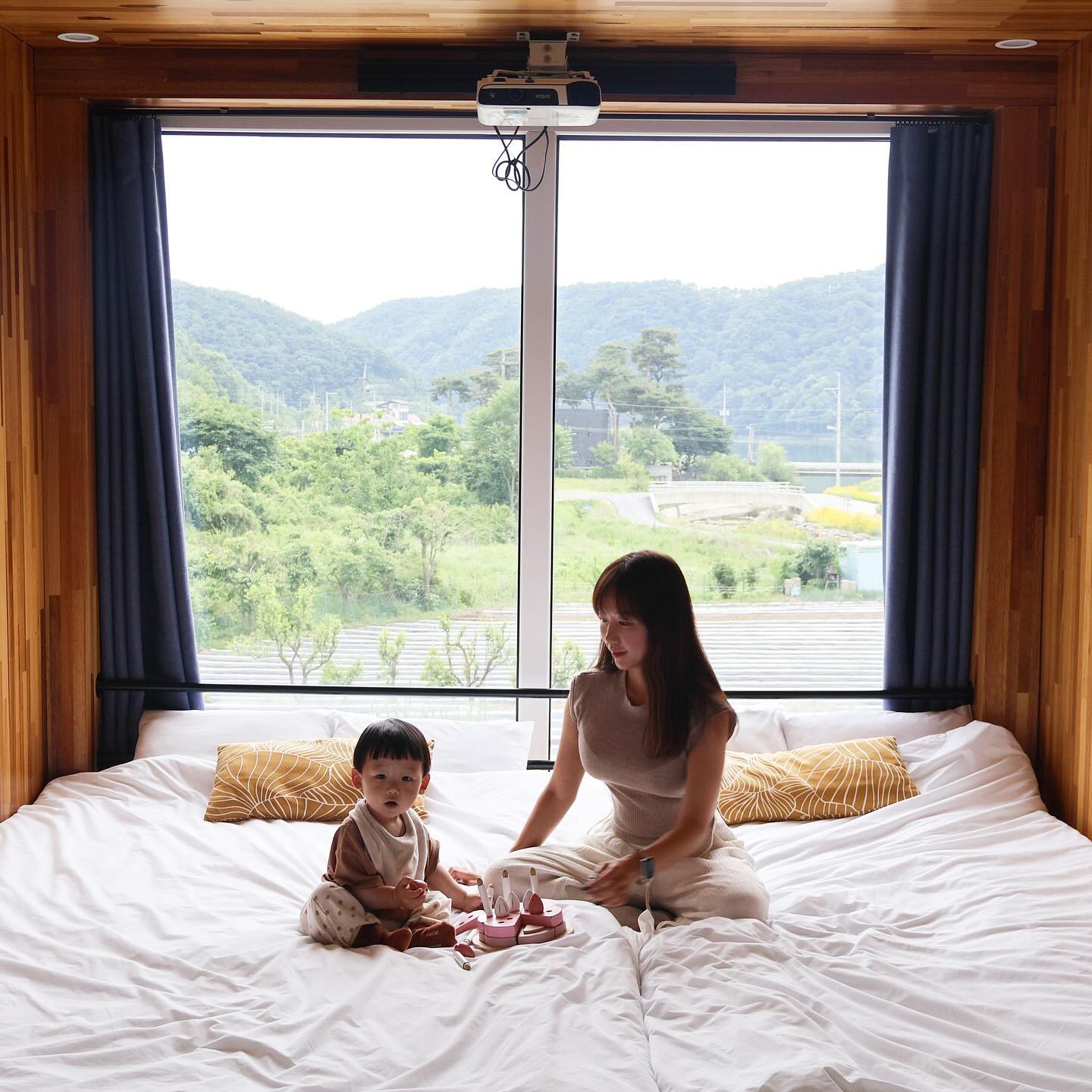 🤎🤍🤎🤍🤎🤍🤎🤍

🏡 충북 청주시 보태가스테이 풀빌라  botaega_stay
დ 기준인원 4인 (최대 8인)
დ 약 500평 규모의 야외마당, 놀이터, 
수영장,테라스, 바베큐장,기본양념, 상비약,
퀸사이즈침대2, 싱글사이즈 침대1, 어메니티, 
욕조, 웰컴음료,  등등

더 자세한 정보는 블로그 참고해주세요 🎞

#청주여행 #보태가스테이 
#청주풀빌라 #청주독채펜션 
#청주펜션 #청주키즈풀빌라