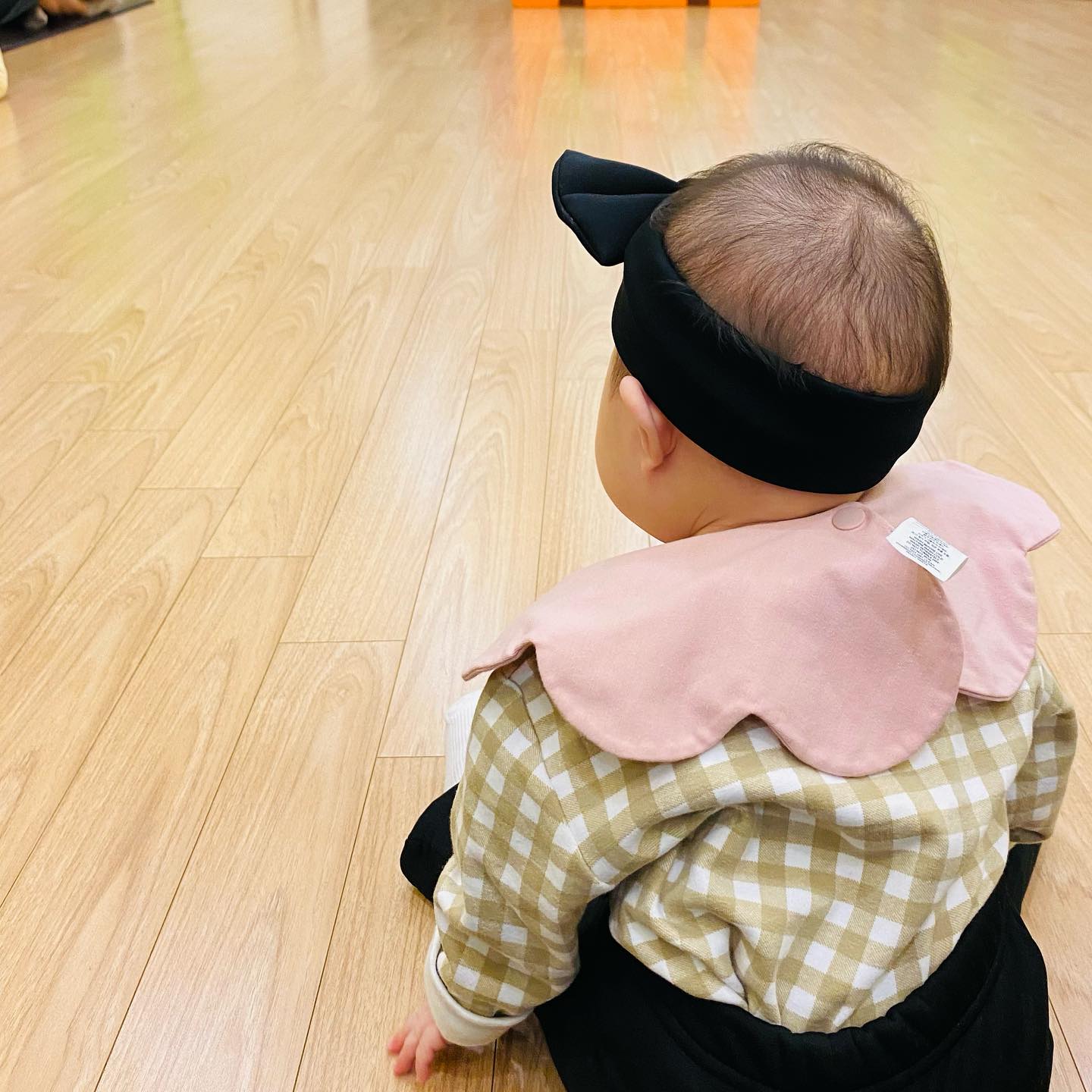 .
인생 233일 첫 문센을 갔다
(엄마도 문센은 첨이야😁)

원숭이로 변신해야하는데
호두 먹는 다람쥐 같음 🐿️🐿️

걱정한것보다 훨씬 잘 놀고
잘먹어줘서 고마워 🥰🥰

담주에도 잘해보쟈 ㅋㅋㅋ
윰니 절친 옌니 있어서 정말 다행이야❤️❤️❤️

#문센데이 #문센룩코디 #육아 #육아소통