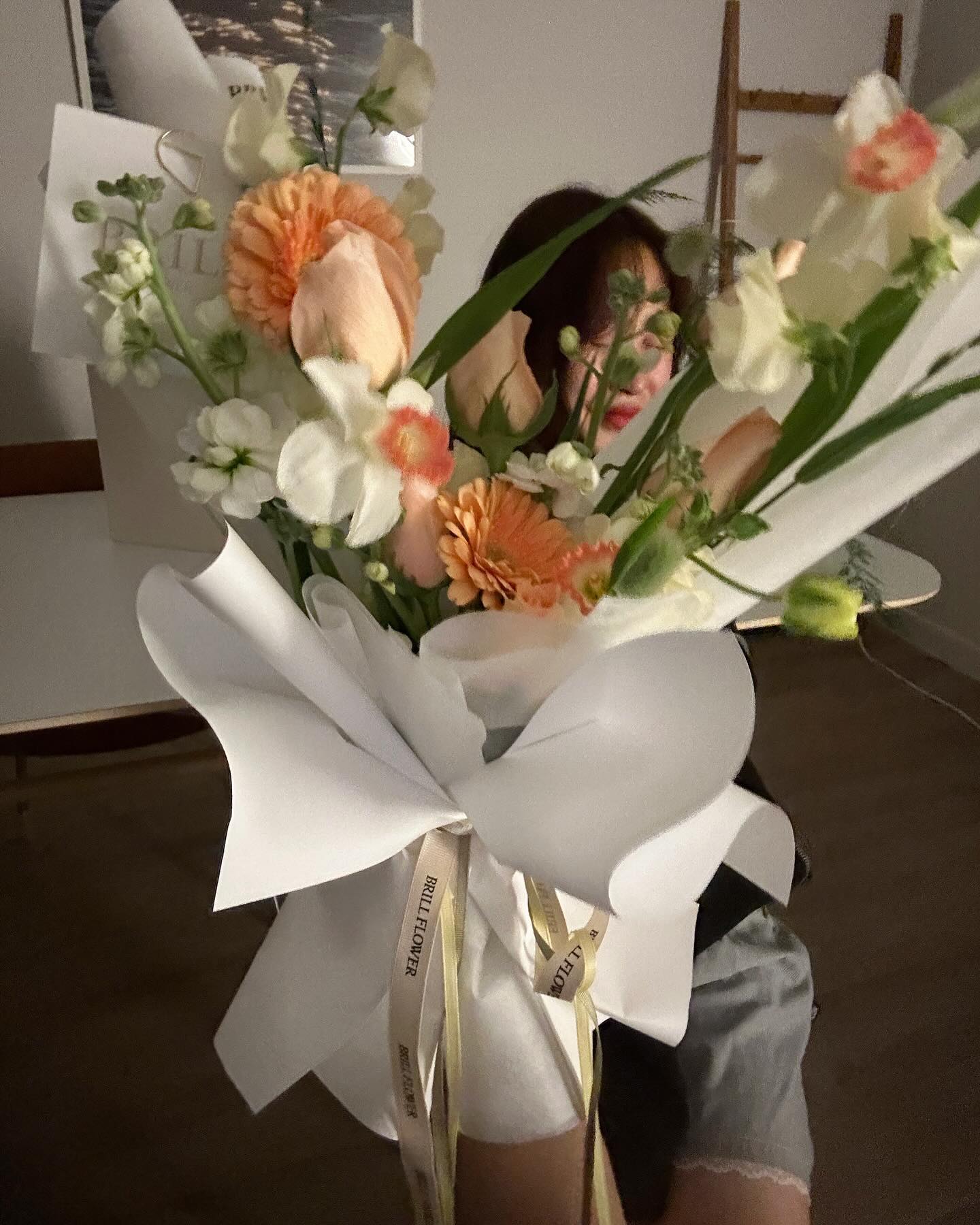 📝

꽃다발 선물은 시들기전에 , 호딱 사진으로 남겨줘야해 💛
오뎅순이는 요새 가게에서 킁캉킁캉 꽃향기 맡는게 취미 -