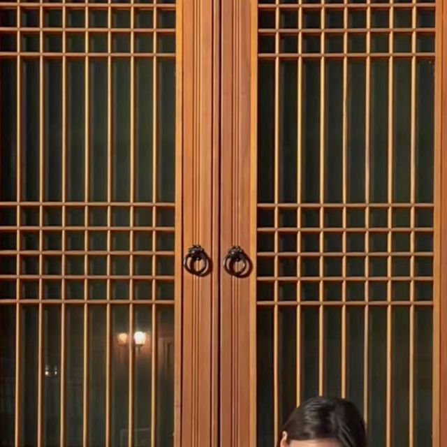 민이봄🌺민정 on Instagram: "#광고 포토스팟 가득한 행궁동 카페 카페 도화🌸 이날 먹은 미슛페너와 오미자에이드 바스크 치즈 케이크 하나하나 너무 맛있었는데 디저트 메뉴는 매일매일 직