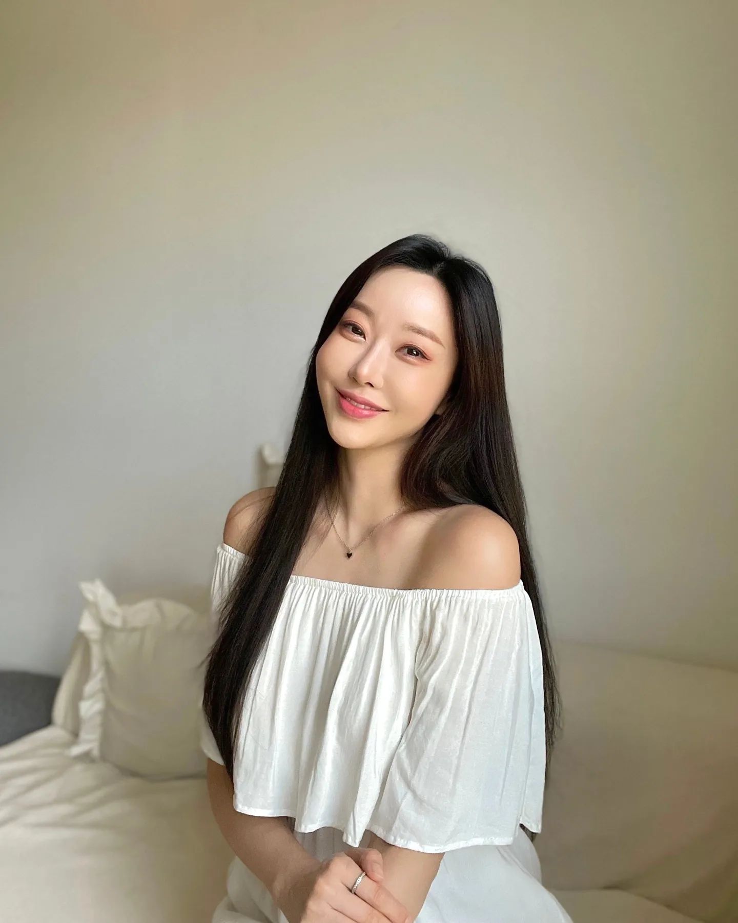 “한방흉터성형의 대표 ‘새살침’이 시작된 곳”
로담한의원에서 모공, 탄력, 재생에 좋은 모공새살부스터 받구왔엉 
식물 유래 엑소좀과 산삼 배양액을 고주파를 통해 피부 속 깊이 침투시키는 시술이야 
마취크림 바르고 2-30분 정도 지나서 시술이 시작되었는데 통증이 거의 없어서 다행이었어 
하루이틀 지나고 자잘한 딱지들이 살짝 앉았구 지금은 거의 떨어진 상태! 
이제 예뻐질 일만 남았당 히히 

rodam_gangnam 
#로담한의원강남본점 #신사새살침 #강남새살침 #새살침 #모공새살부스터 #해초필링