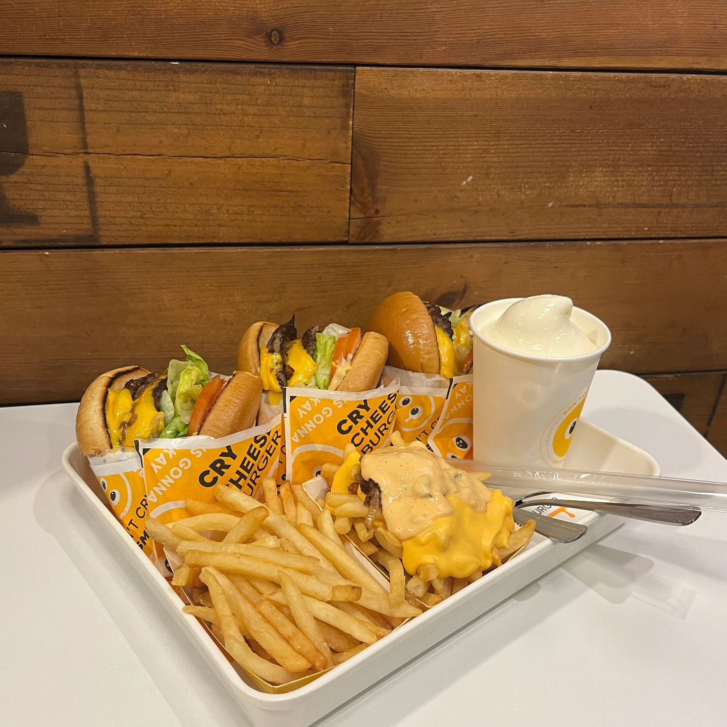 #협찬
10년째 햄버거만 만든 사람들의 브랜드 크라이치즈버거 역곡점 🍔 다녀왔어용❤️워낙에 유명한곳답게 역시나 맛은 말해뭐해 😤
감자튀김은 밀크쉐이크에 찍어먹으면 환장하는맛😢
치즈감자튀김도 너무 맛나요 🍟
아 그리고 레몬베이스 🍋 체리베이스 🍒 가 있어서 체리콕 레몬에이드 만들어먹을슈이따구요 🫶
매주 다른 이벤트가 있는 브랜드 역곡점만의 특별 이벤트들 프랜차이즈가 아닌 직영점으로만 운영되는 역곡점 크라이치즈버거에서
먹방 잘 찍고왔어용💜
.
.
영업시간 : 10:00~21:00
주소 : 경기 부천시 원미구 지봉로34번길 19
전화 : 050-71317-6244
.
.
.
#크라이치즈버거 #크라이치즈버거역곡점 #크라이치즈버거🍔🍟 #역곡맛집 #역곡 #부천 #먹스타 #햄버거 #먹스타그램🍴 #햄버거🍔 #햄버거맛집추천 #협찬디엠 #협찬문의 #리뷰노트
-이 글은 리뷰노트를 통하여 본 업체에서 제품 또는서비스를 제공받아 작성된 글 입니다