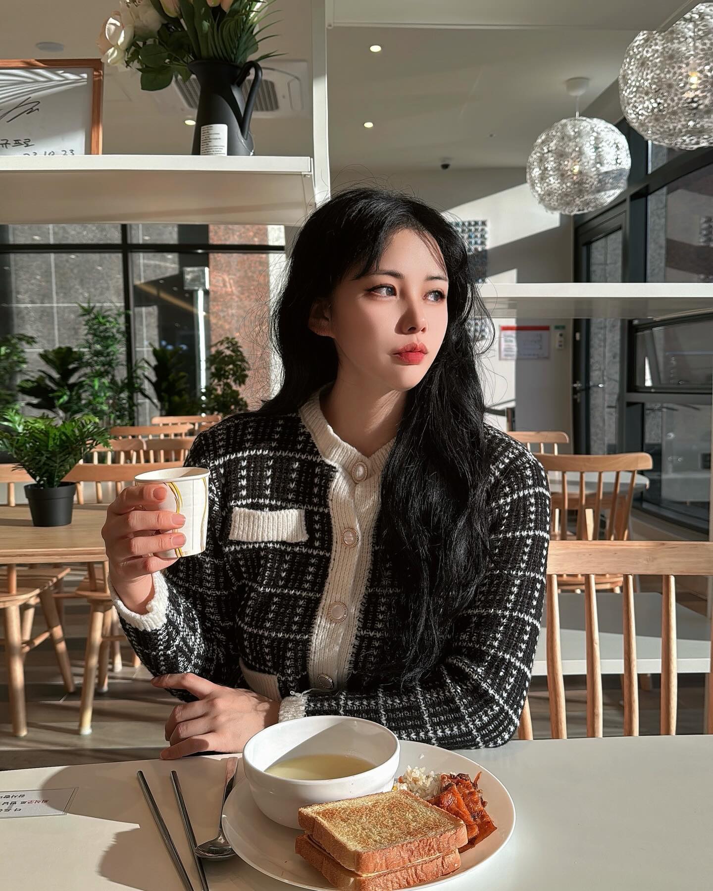 #협찬 뷰맛집 힐링맛집 호텔로
호캉스 다녀옴🌊🌊

기장 일광쪽가서 호캉스는 처음인데
부산롯데월드랑도 가깝고
노을질때 동틀때 하늘이 너무 이쁘더라구요💗

그밖에도 호텔 투숙하면
인피니티풀 수영장, 뷔페식 조식도
무료로 이용할 수 있다는 것도 너무 좋았고
비즈니스센터, 세탁실 등 편의시설과 부대시설까지 굿..💪🏻

역시 호캉스는 최고에요✨

#부산호텔 #부산숙소 #기장호텔 #기장숙소
 #기장호텔추천 #기장숙소추천 #일광해수욕장
#일광호텔 #일광숙소 #기장가볼만한곳
#기장핫플 #기장여행 #부산오션뷰호텔
#h에비뉴호텔기장일광점