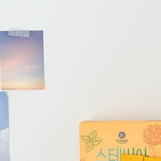  윤💕 on Instagram: "#협찬 @mcnulty_official 
유자 건조분이 46%나 들어간 진짜 유자차🍊 마시면서 오후 시간 보내고 있어요! 과일이 지닌 당을 제외하고 설탕은 일체 사용하지 않아 건강하기때문에 부담없이 즐길 수 있답니다. 남편도 맛있다구 하네요🧡
.
 HACCP인증 공장에서 직접 제조한 맥널티 스테비아 꿀 유자차는 천연 감미료 스테비아와 꿀을 첨가했어요. 임신하고나서 당 신경써야하는데 잘됐죠💛 스틱타입 포장이라 간편하게 즐길 수 있는 달콤한 유자는 호불호없이 누구나 즐기실 수 있어요🙂 
.
🏷️ https://bit.ly/Citron-Tea
.
.
.
.
#맥널티 #맥널티커피 #스테비아 #유자차 #유자차스틱 #꿀유자차 #스테비아유자차 #전통차 #홈카페 #홈카페레시피 #홈카페놀이 #홈카페소품 #음료스타그램 #음료추천 #음료촬영"