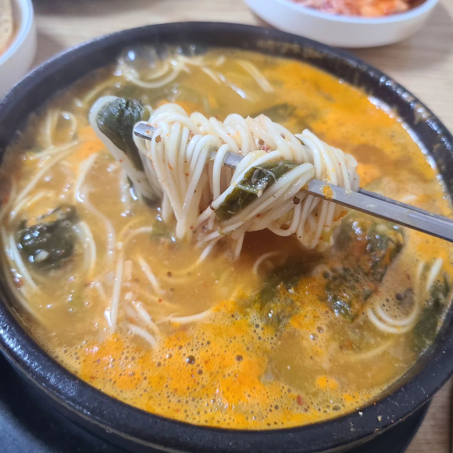 #행주산성맛집 #어탕국수
#어탕국수맛집
.
행주산성 어탕국수집
아주 기냥 뜩끈뜩끈 해가지고 
몸도 풀리고 코도 풀림.

먹으면 콧물댐 터짐.

하지만 코는 못 풀음!!

제발 코풀게 해주세요!!!

#겨울음식추천 #행주산성 #서울강서구맛집 
#고양시맛집 #김포시맛집 #맛집추천