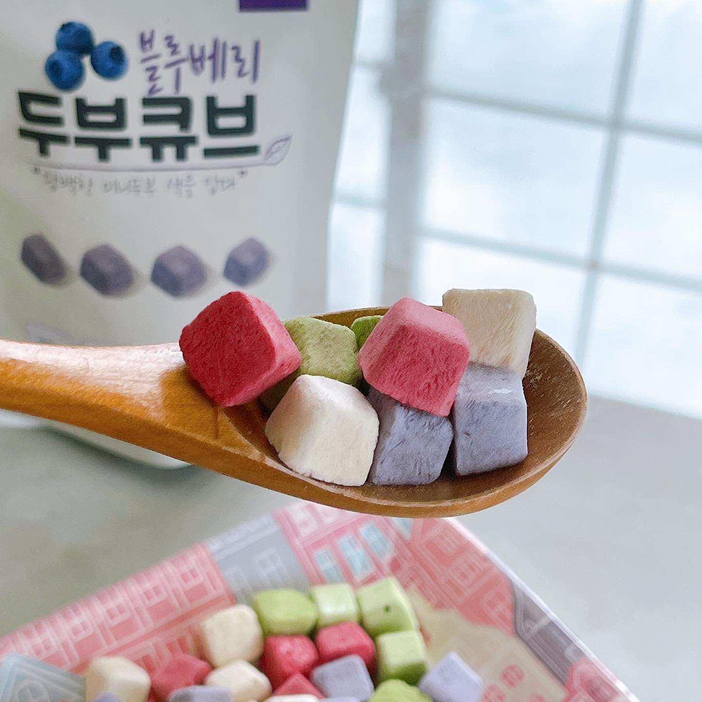 건강한 간식 찾으면
산마을 동결건조 블루베리!
다이어트 시작하면 바로 함께 먹기 시작하는 내 간식! 
산마을 동결건조 두부큐브
극강의 부드러운 두부과자였어! 
완전 저칼로리 

#두부다이어트 #두부간식 #두부과자 #산마을두부 #두부큐브 #동결건조두부 #건조두부