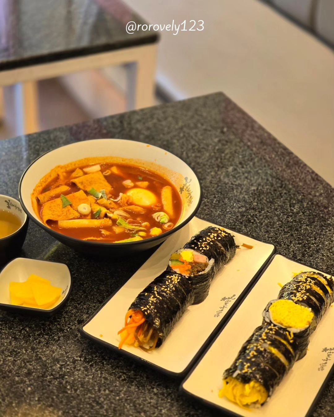 #협찬
김밥맛집?! 김밥에다 국물떡볶이까지 너무 맛있는걸요😀

#동래구맛집#명륜동맛집#동래분식#동래역맛집#동래떡볶이#동래가성비#동래맛집#명륜동분식#동래구분식#부산분식#부산동래분식#부산분식점#부산핫플#동래핫플레이스#꽃채움김밥동래본점