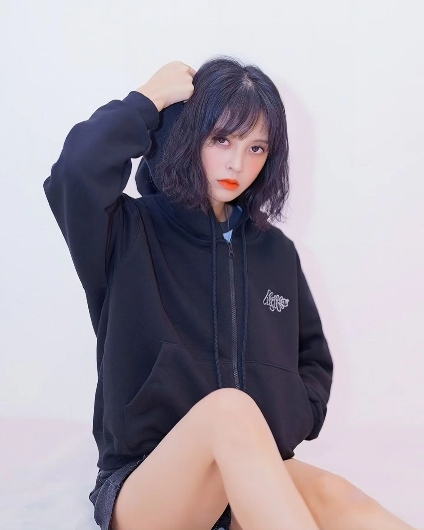 #협찬 #kijiko #키지코 

kijiko_official 

키지코 로고 진짜 왜 이렇게 귀염뽀짝이에요..?🥹✨️

한겨울에 입기도 두께감 너무 좋구
따뜻하구 질감 좋구 후드 쓰면 또 귀요어 🖤

올겨울 따뜻하게 보내자구요오 🖤