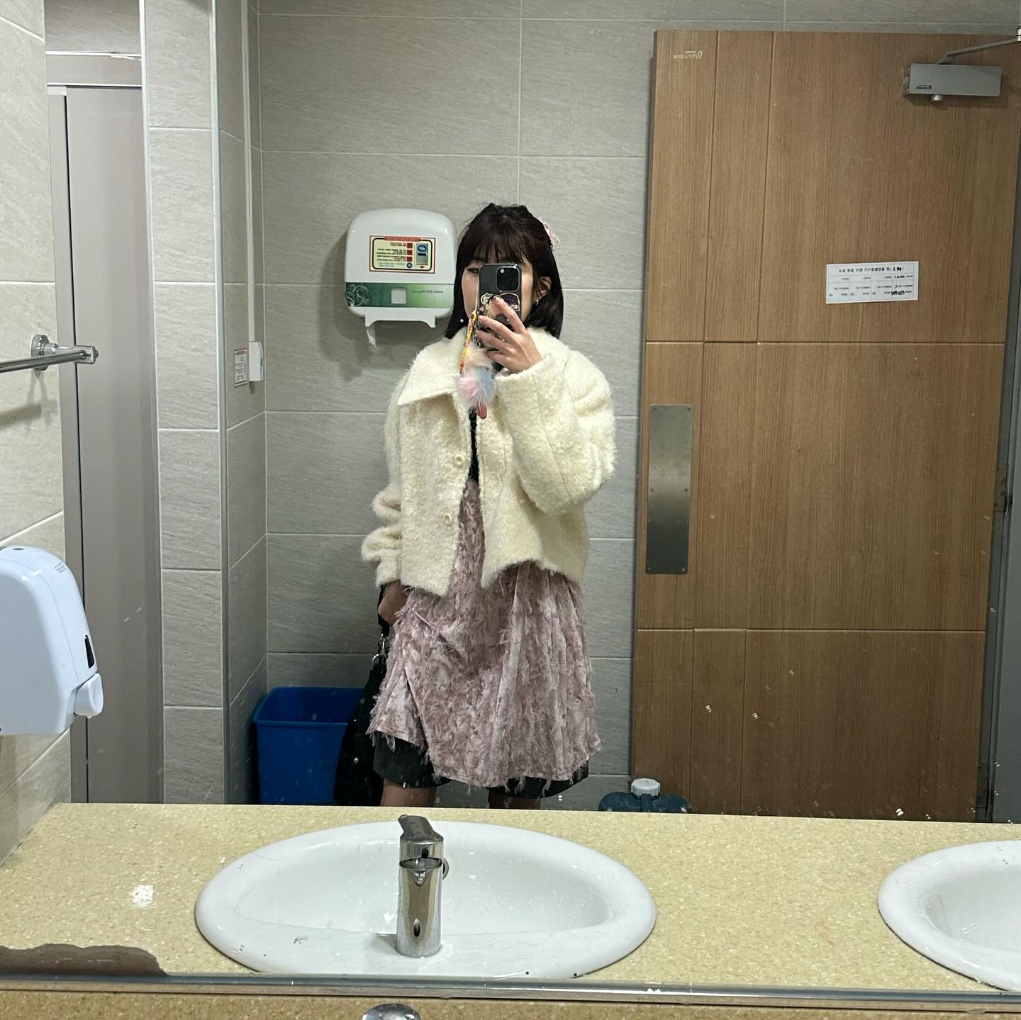 내가 간날이 부경대 졸업식날이 더라 부경대 도서관 증축 지을때 대리로써 행복햇어 🎀🥺
