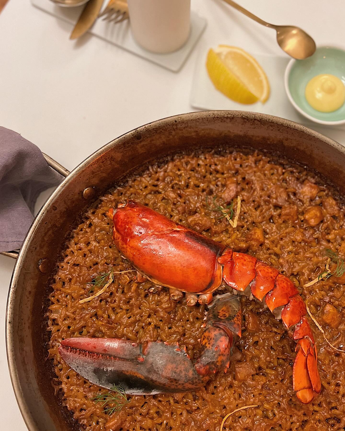 다음엔 낮에 🦞🩵

lestiuhannam 
#한남동 #레에스티우 #스페인요리 
#랍스터 #빠에야 내가