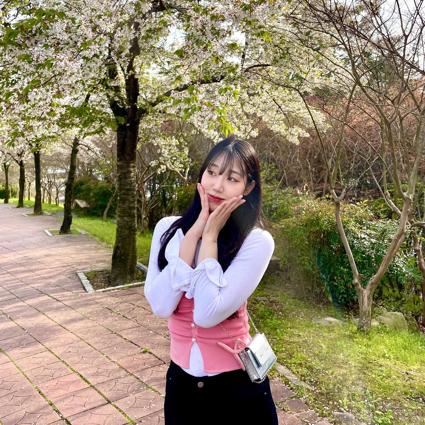 배에 힘 주기 실패🫨 나도 팝콘 구경해따🌸