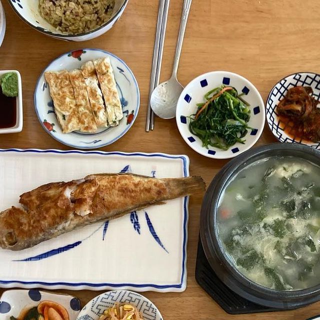 채채 on Instagram: "˗ˋˏ제주도 여행 2일차 🐟 ˎˊ˗ . #제주도 #제주도여행 #탐나게 #지리탕 #참돔회 #벵어돔 #간장새우 #간장게장 #단호박튀김 #고구마튀김 #소라장 #해산물 #제주도탐나게 #먹